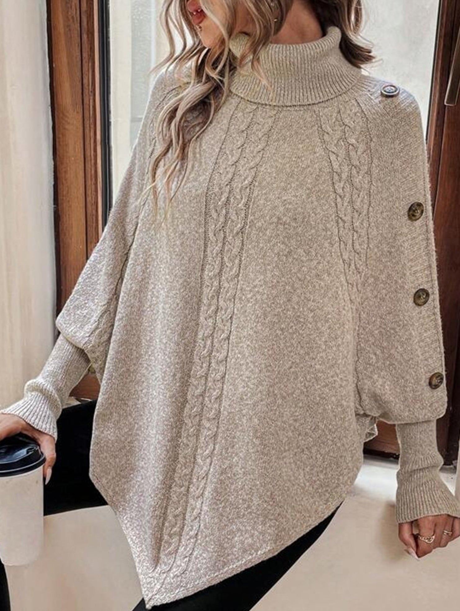 Stylish turtleneck long-sleeved knitwear