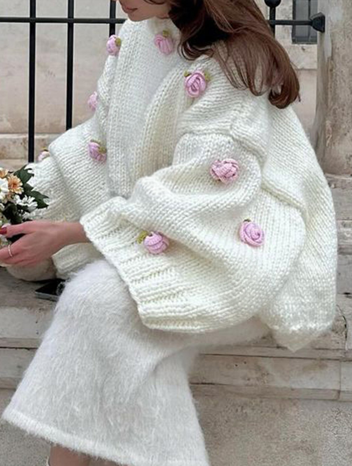 LAZY STYLE CREAMY WHITE FLORAL EMBELLISHED SWEATER