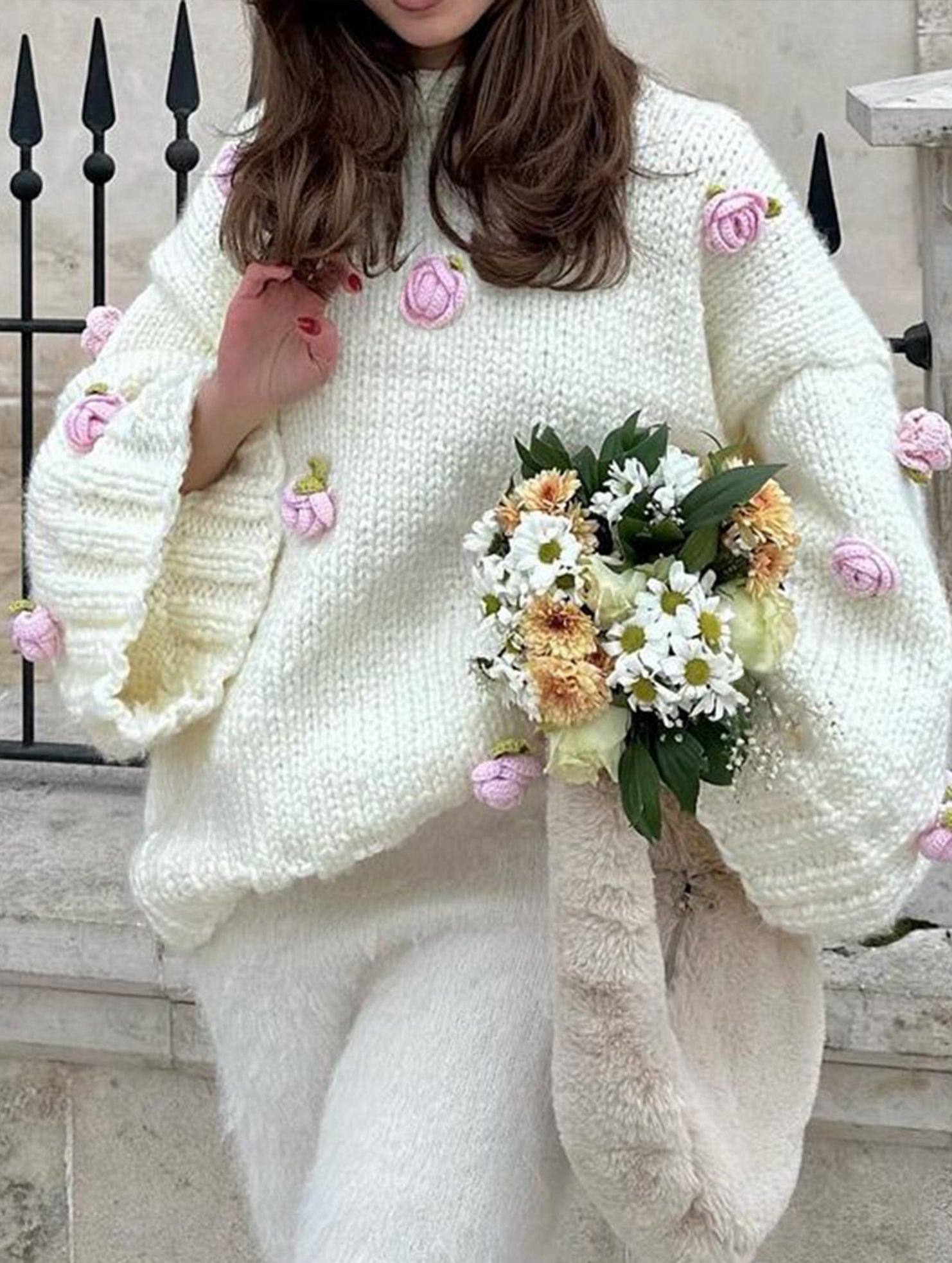 LAZY STYLE CREAMY WHITE FLORAL EMBELLISHED SWEATER
