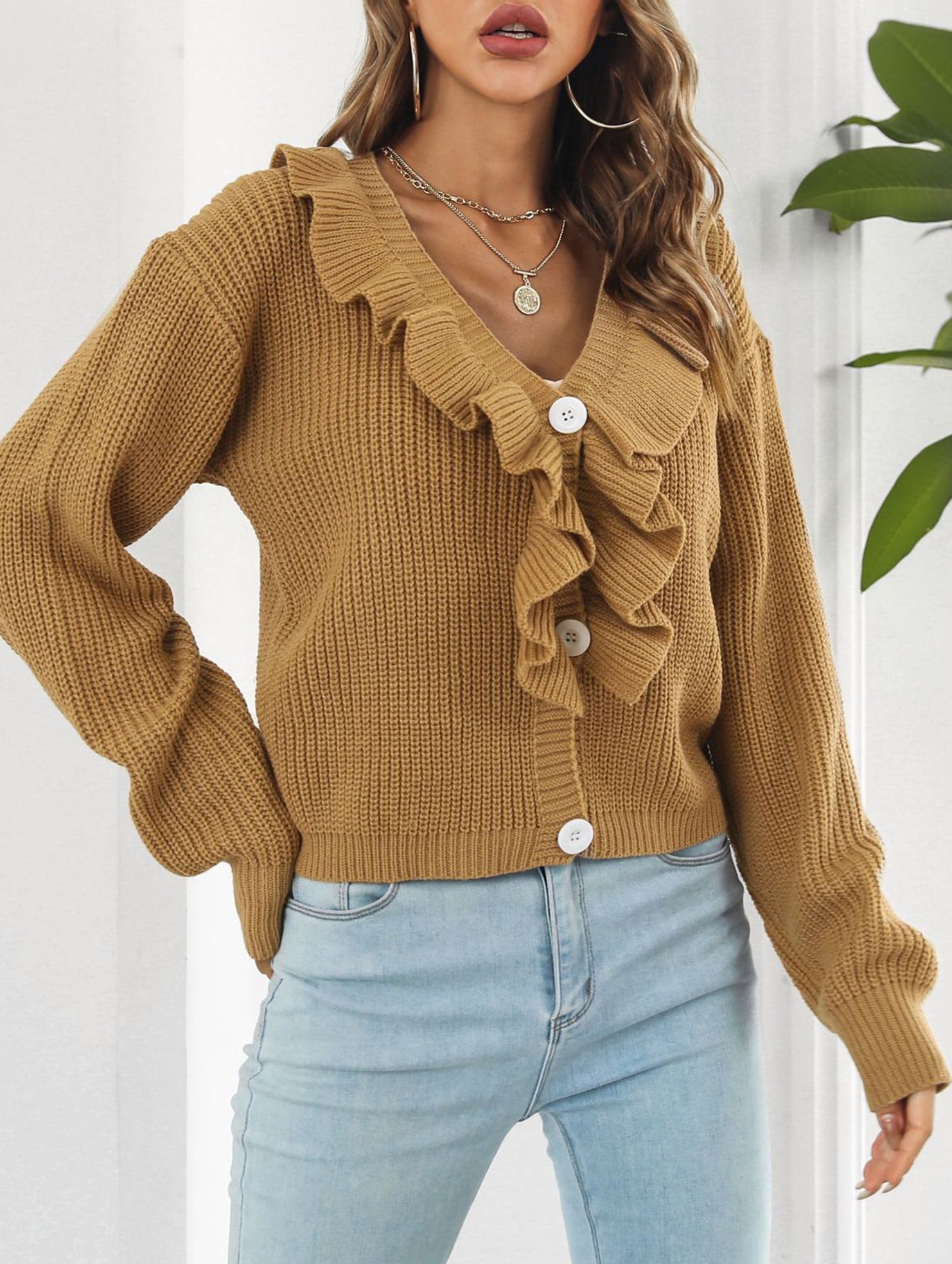 Women's loose-fitting knitted cardigan with ruffles_CWOSWL09203