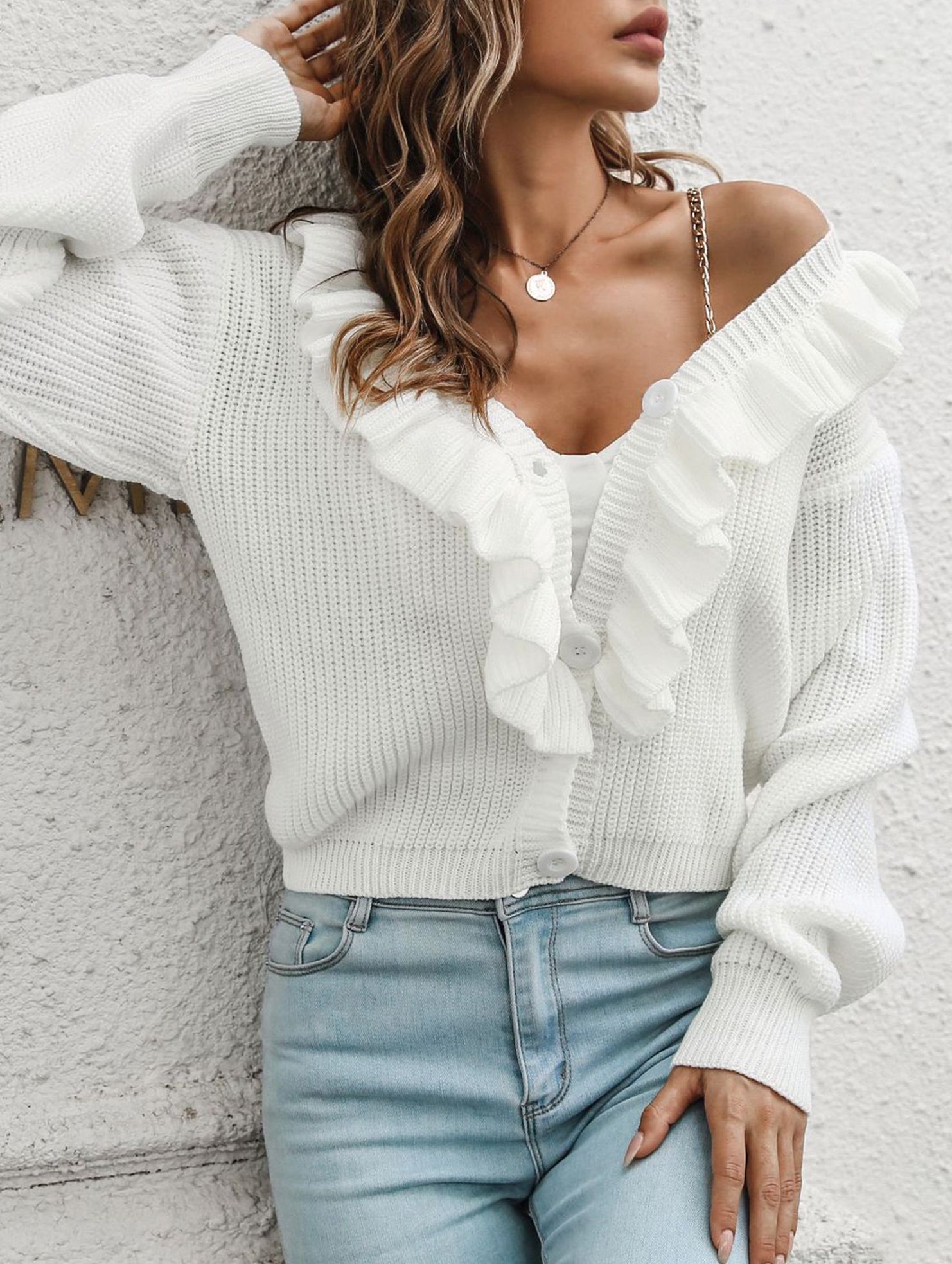 Women's loose-fitting knitted cardigan with ruffles_CWOSWL09203