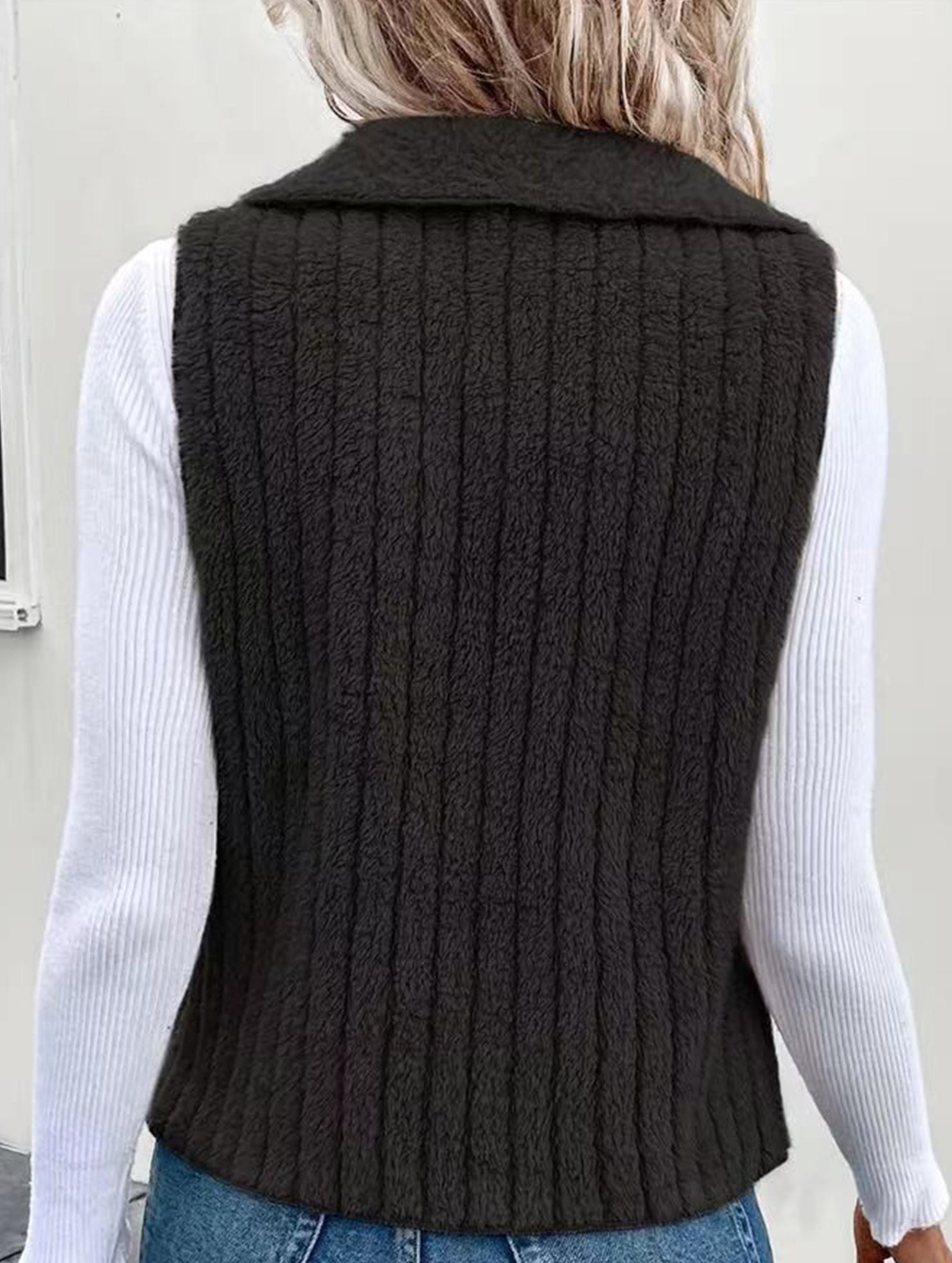 Simple sleeveless versatile vest