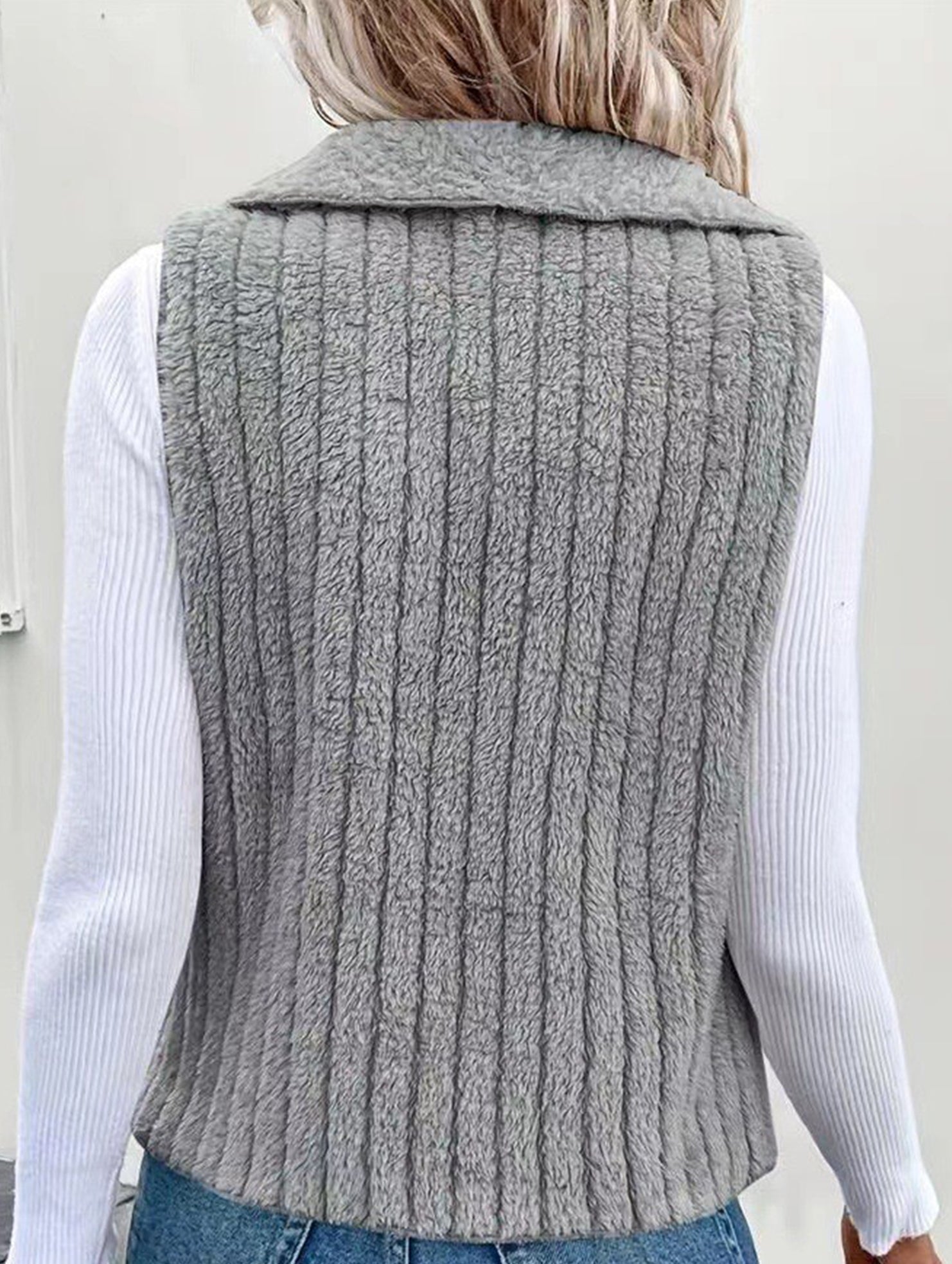 Simple sleeveless versatile vest