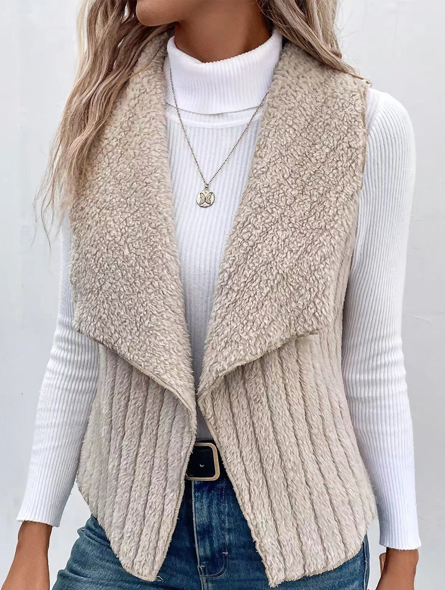 Simple sleeveless versatile vest