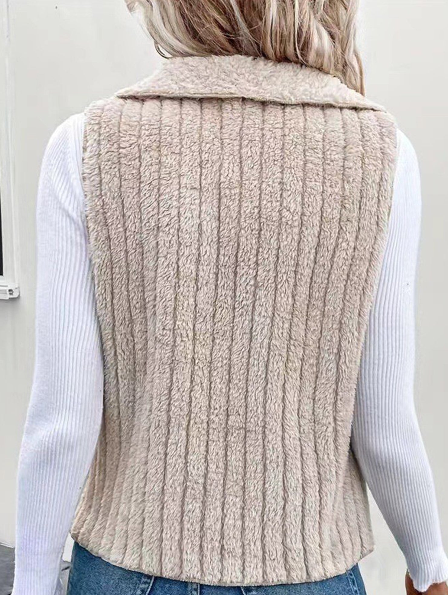 Simple sleeveless versatile vest
