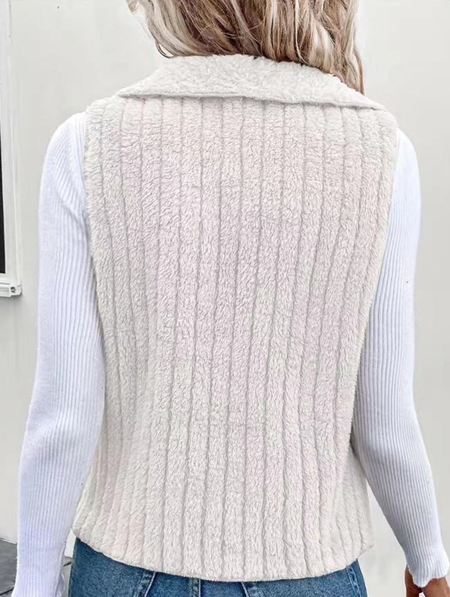 Simple sleeveless versatile vest