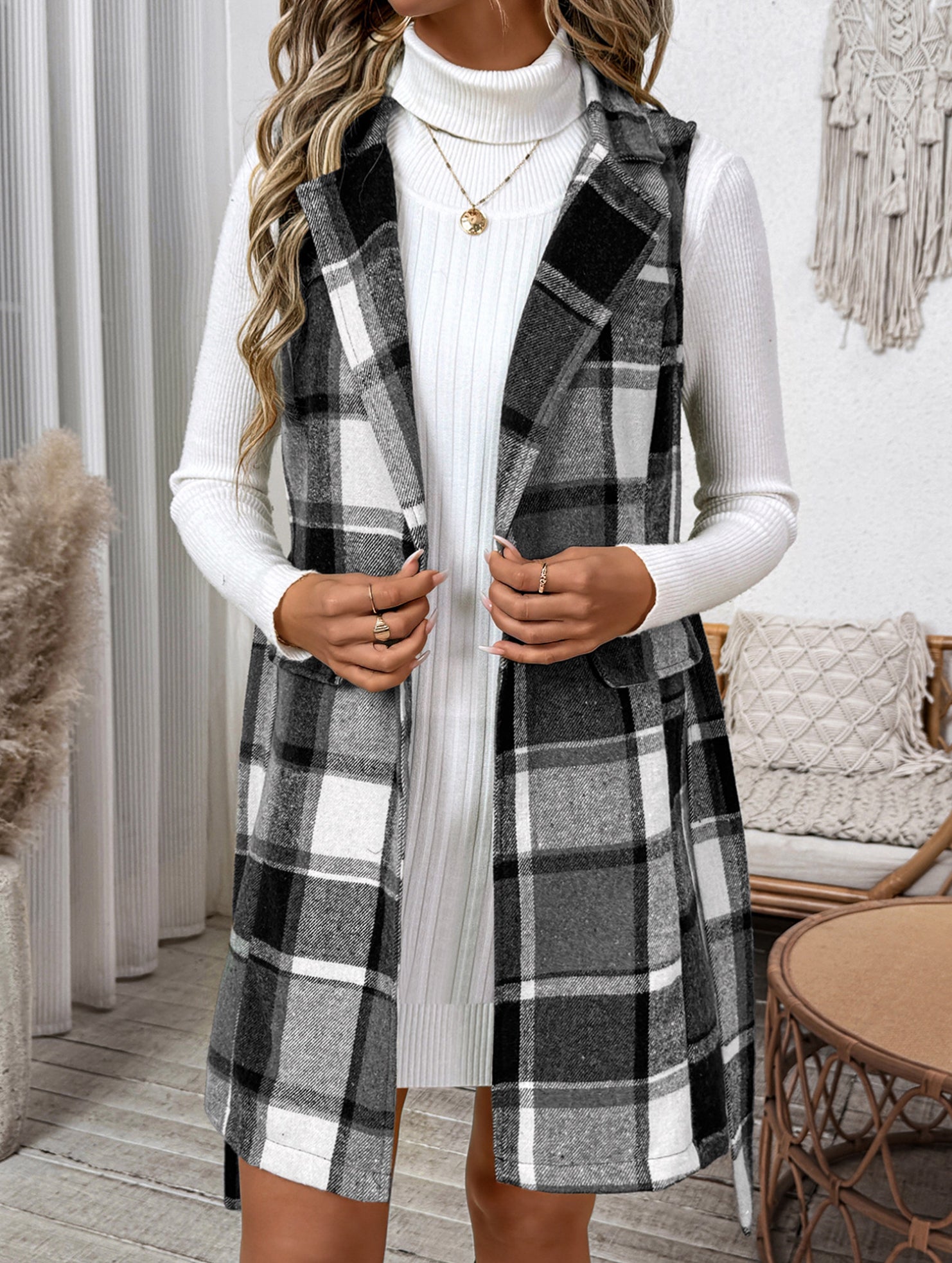 Retro-style lace-up lapel plaid vest