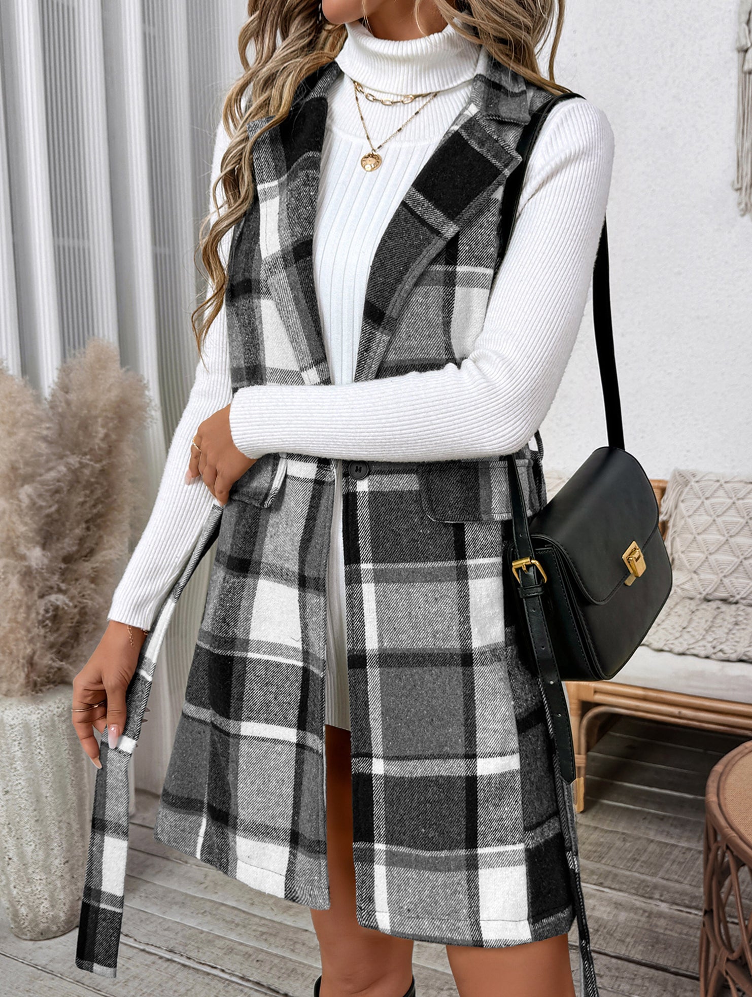Retro-style lace-up lapel plaid vest