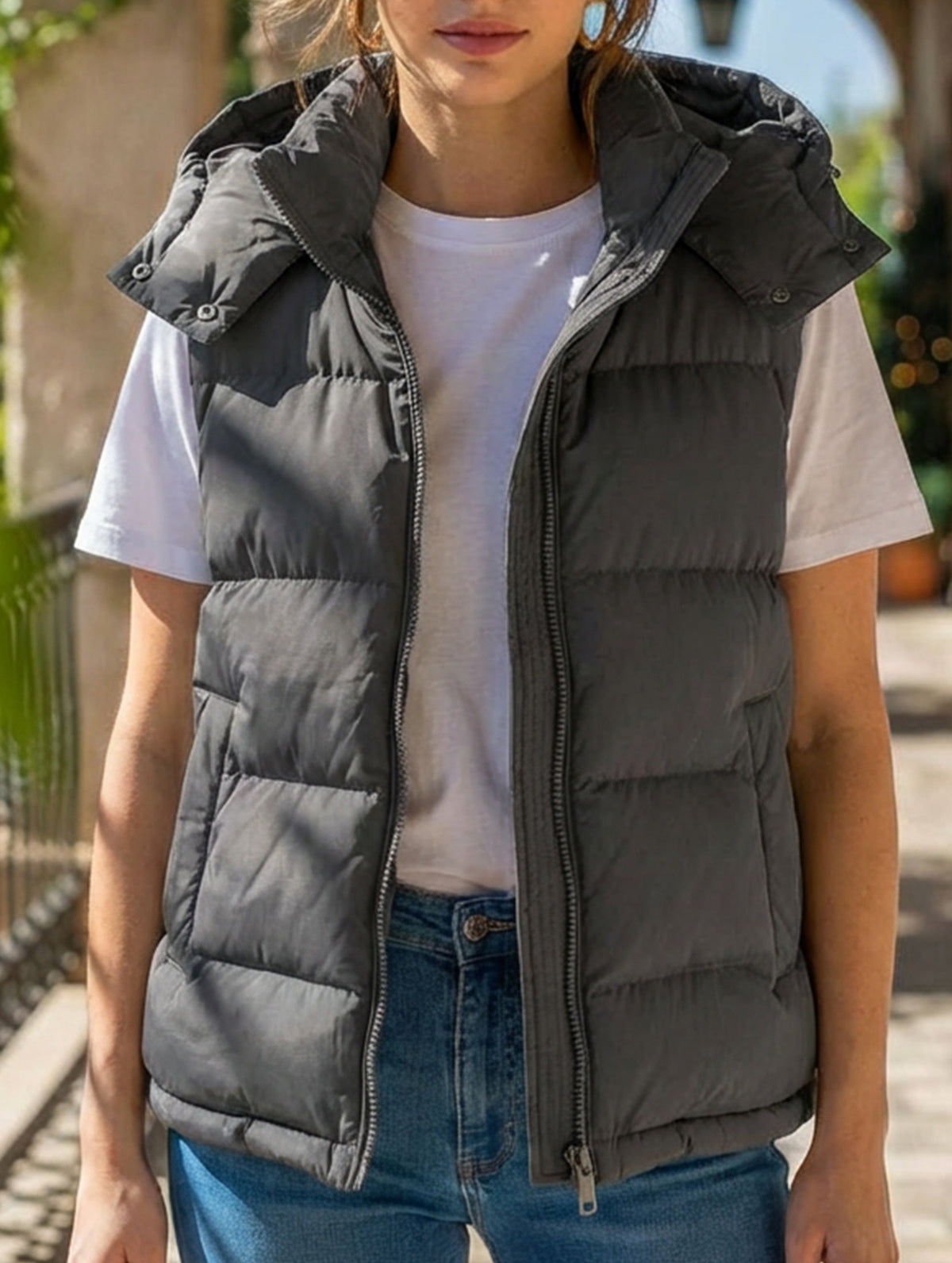 Sleeveless hooded down jacket vest