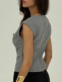 Solid color sleeveless fitted waist pullover top