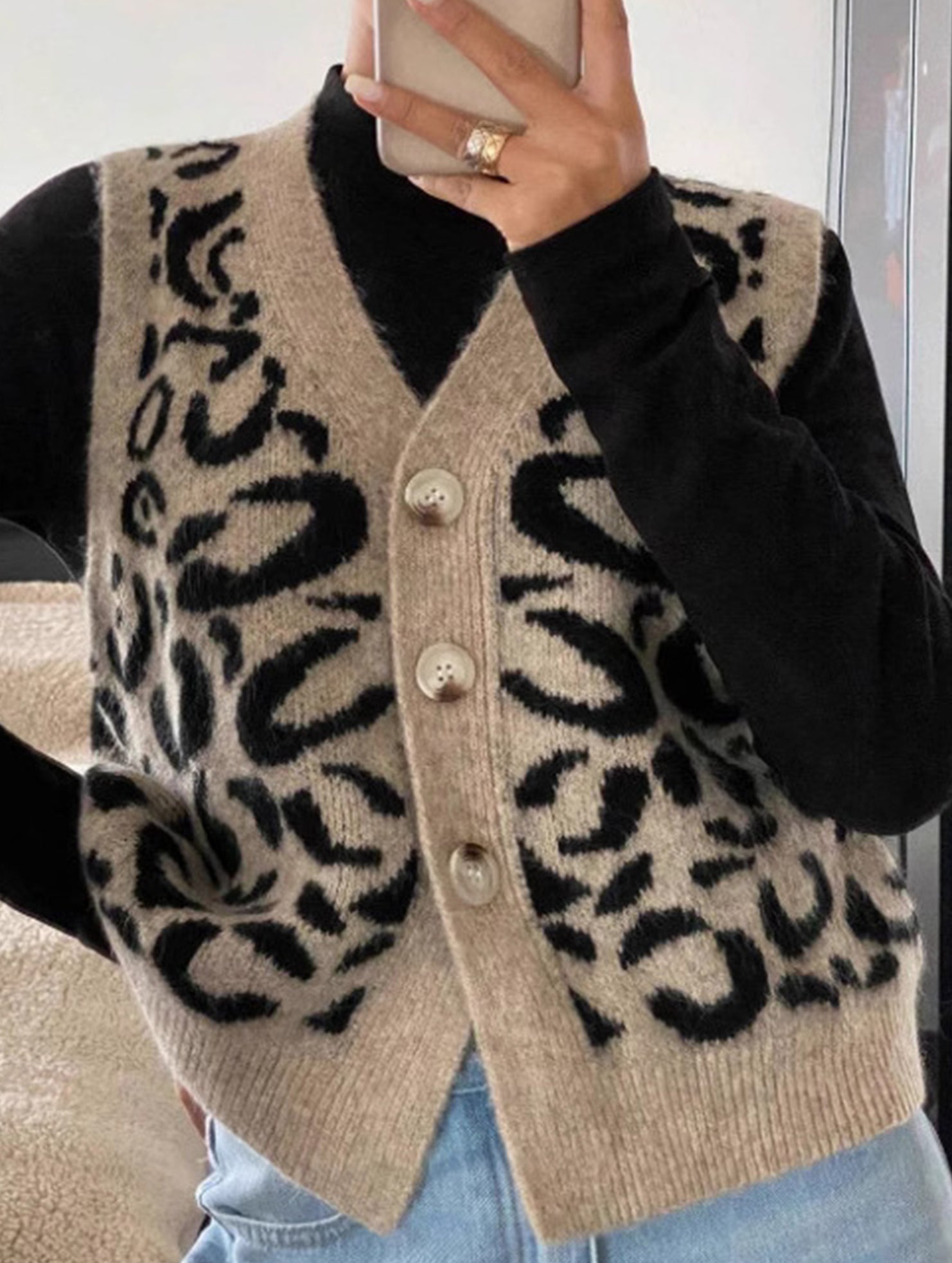 Leopard print V-neck knit cardigan