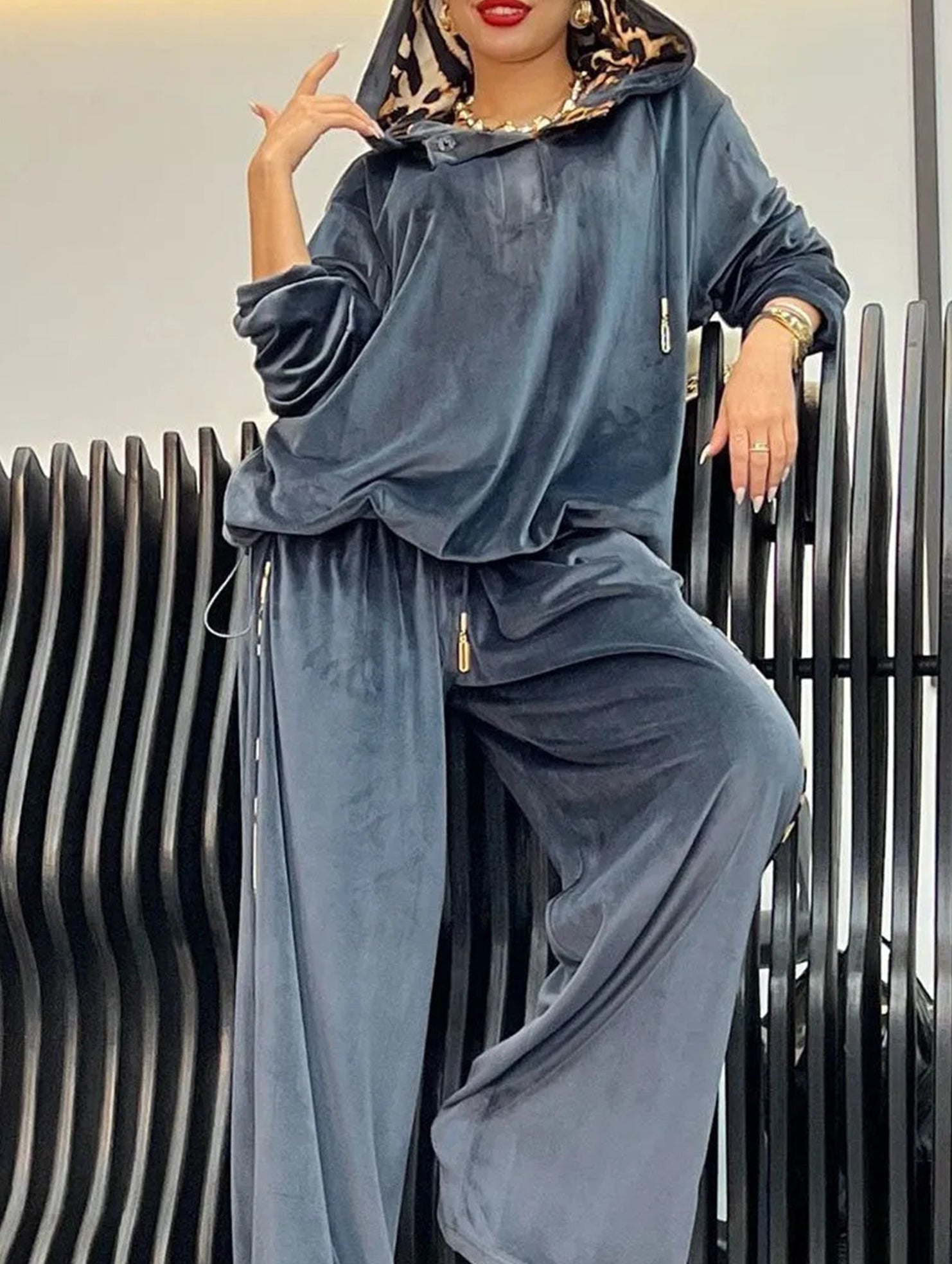 Loose-fitting two-piece leopard print hoodie set