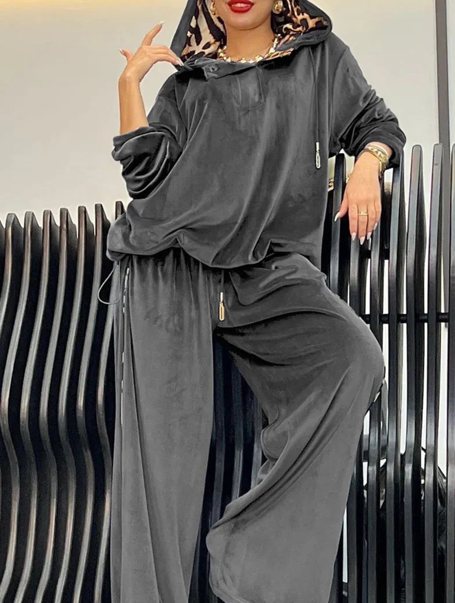 Loose-fitting two-piece leopard print hoodie set