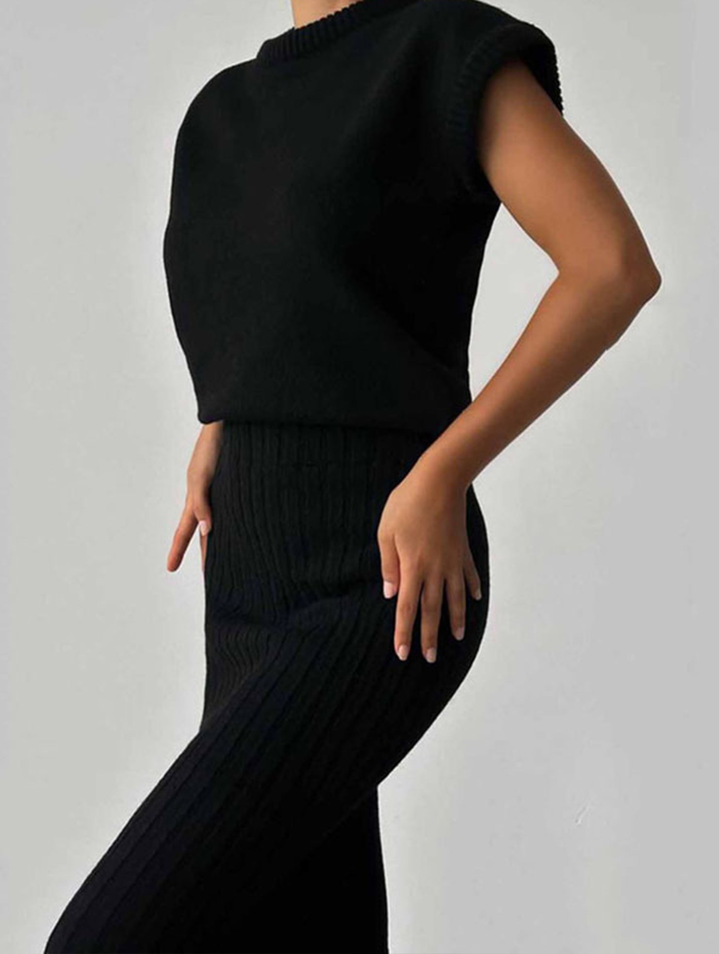 Stylish sleeveless fitted long dress set