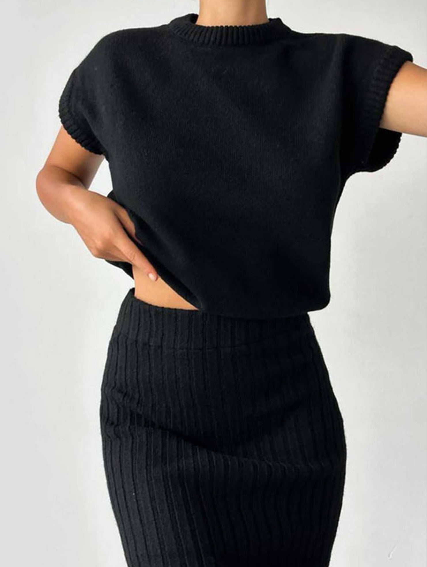 Stylish sleeveless fitted long dress set