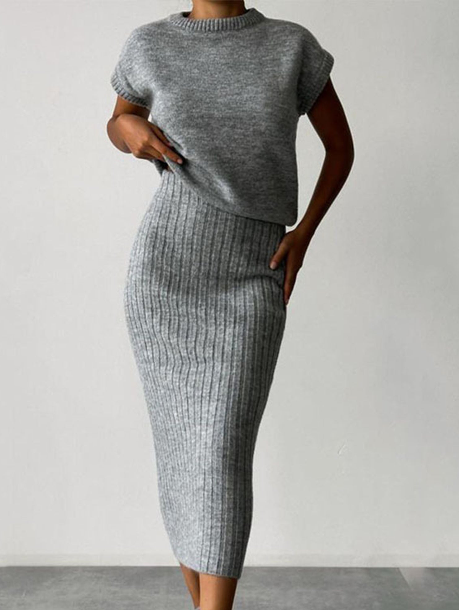 Stylish sleeveless fitted long dress set