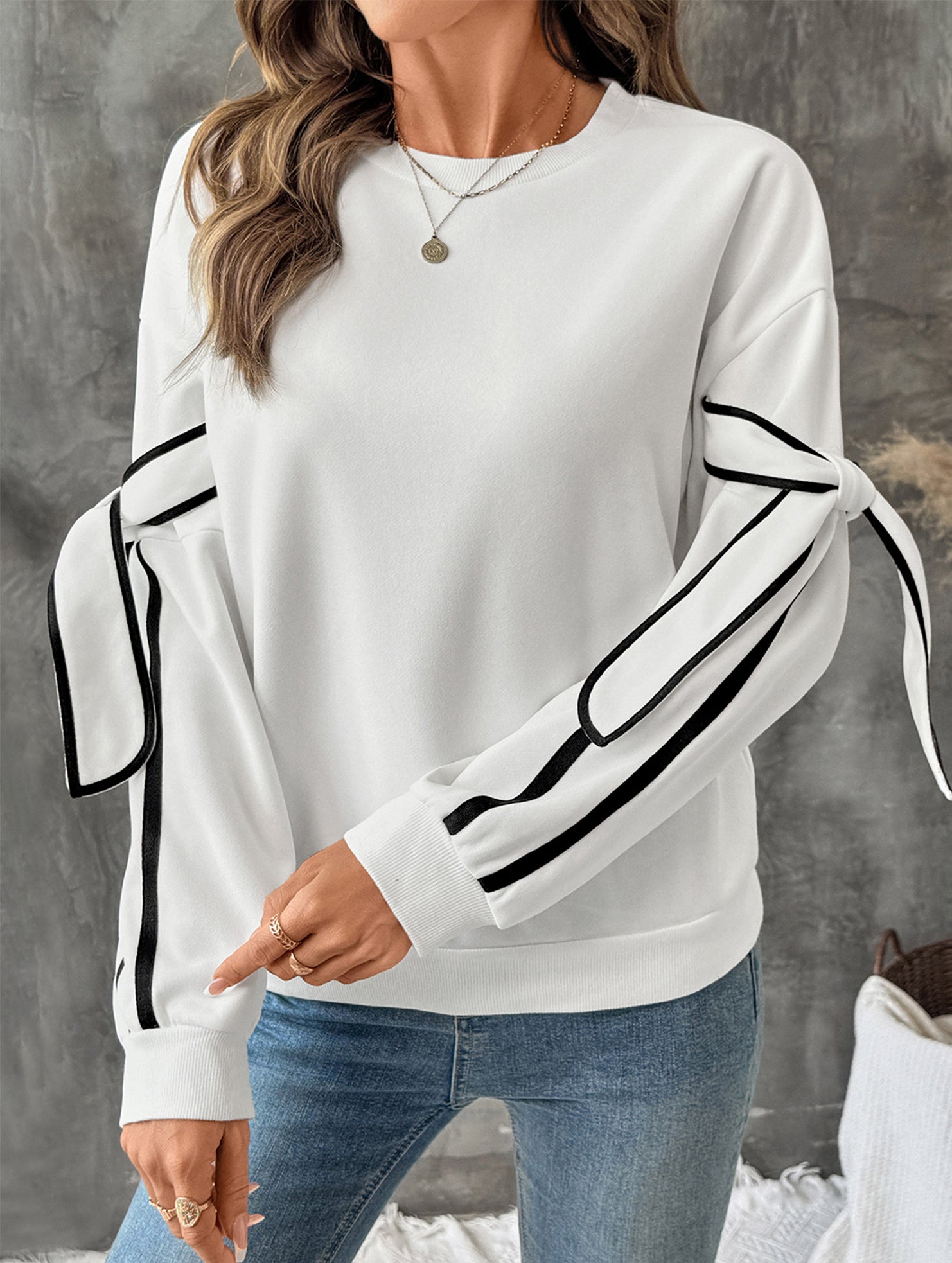 Bowknot round neck long-sleeved pullover sweatshirt