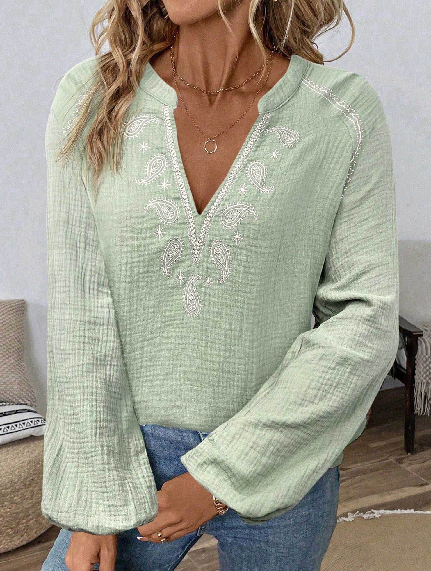 Fashionable design V-neck embroidered top