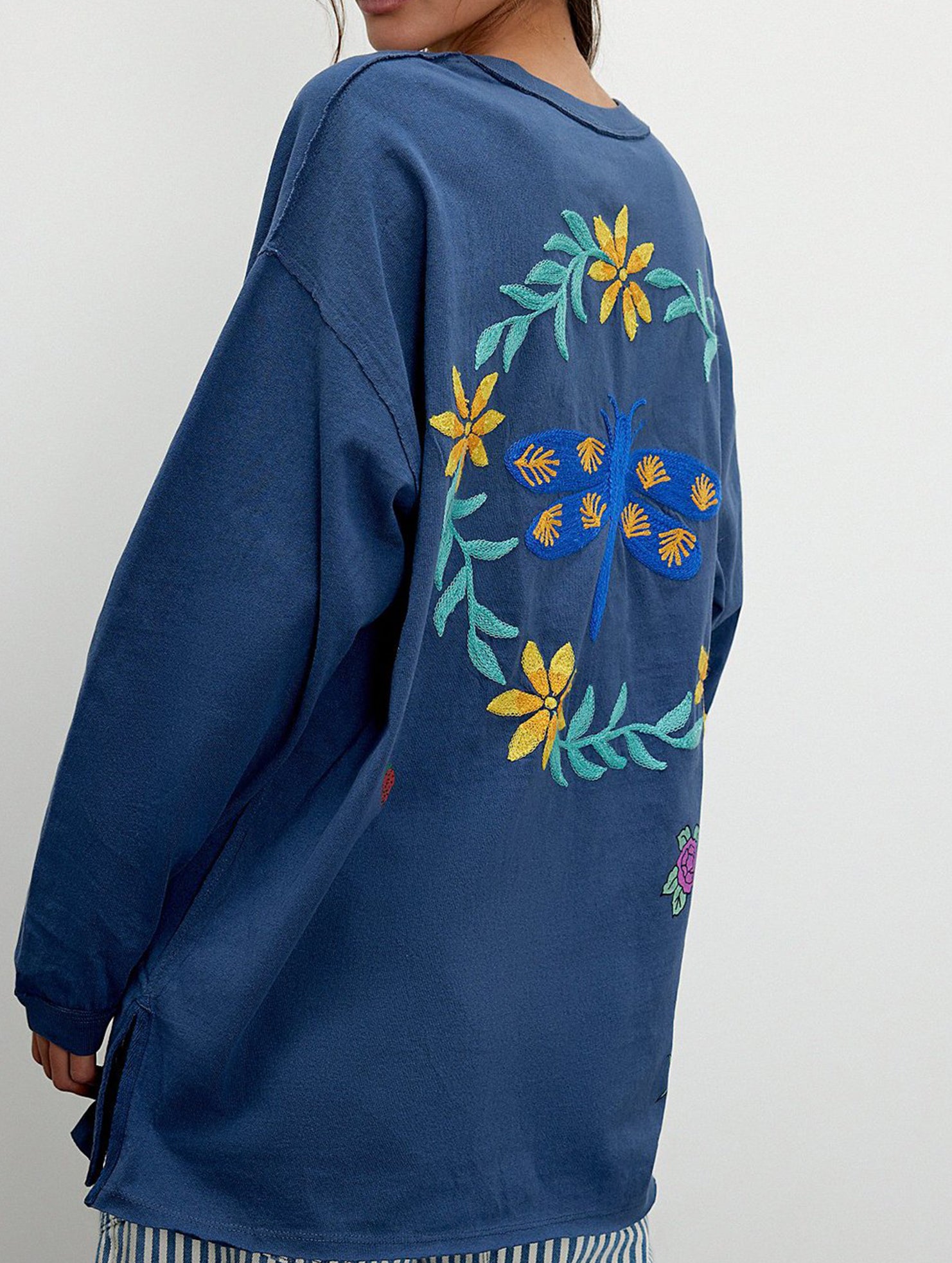 Embroidered knitted pullover sweatshirt