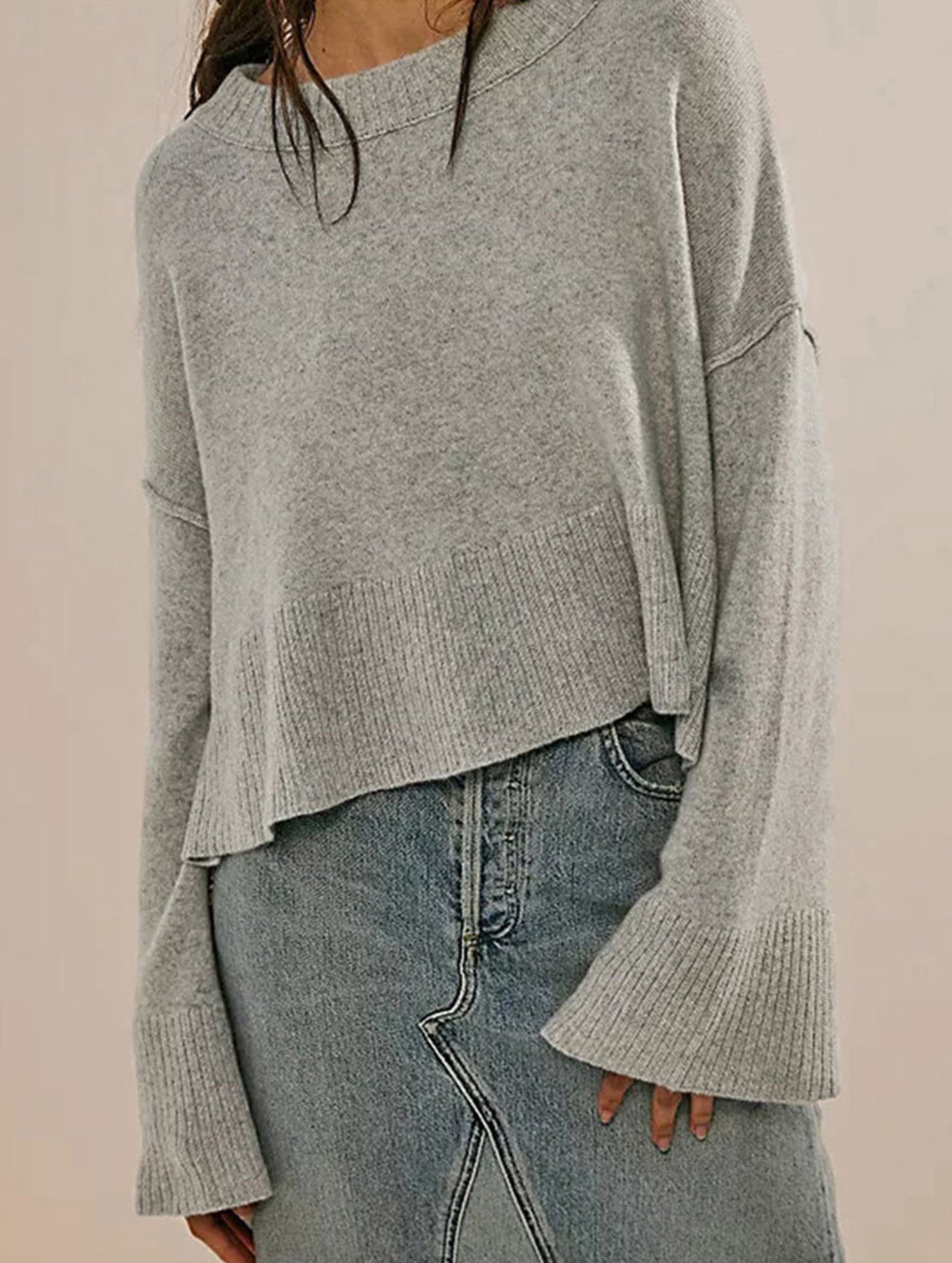 Round neck flared sleeve pullover sweater