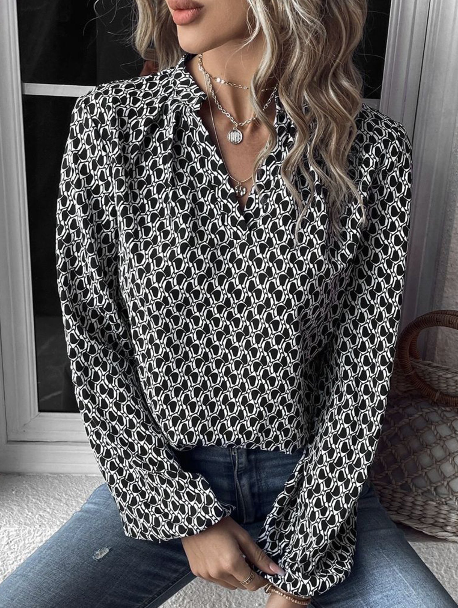 Women's pleated collar lantern sleeve shirt