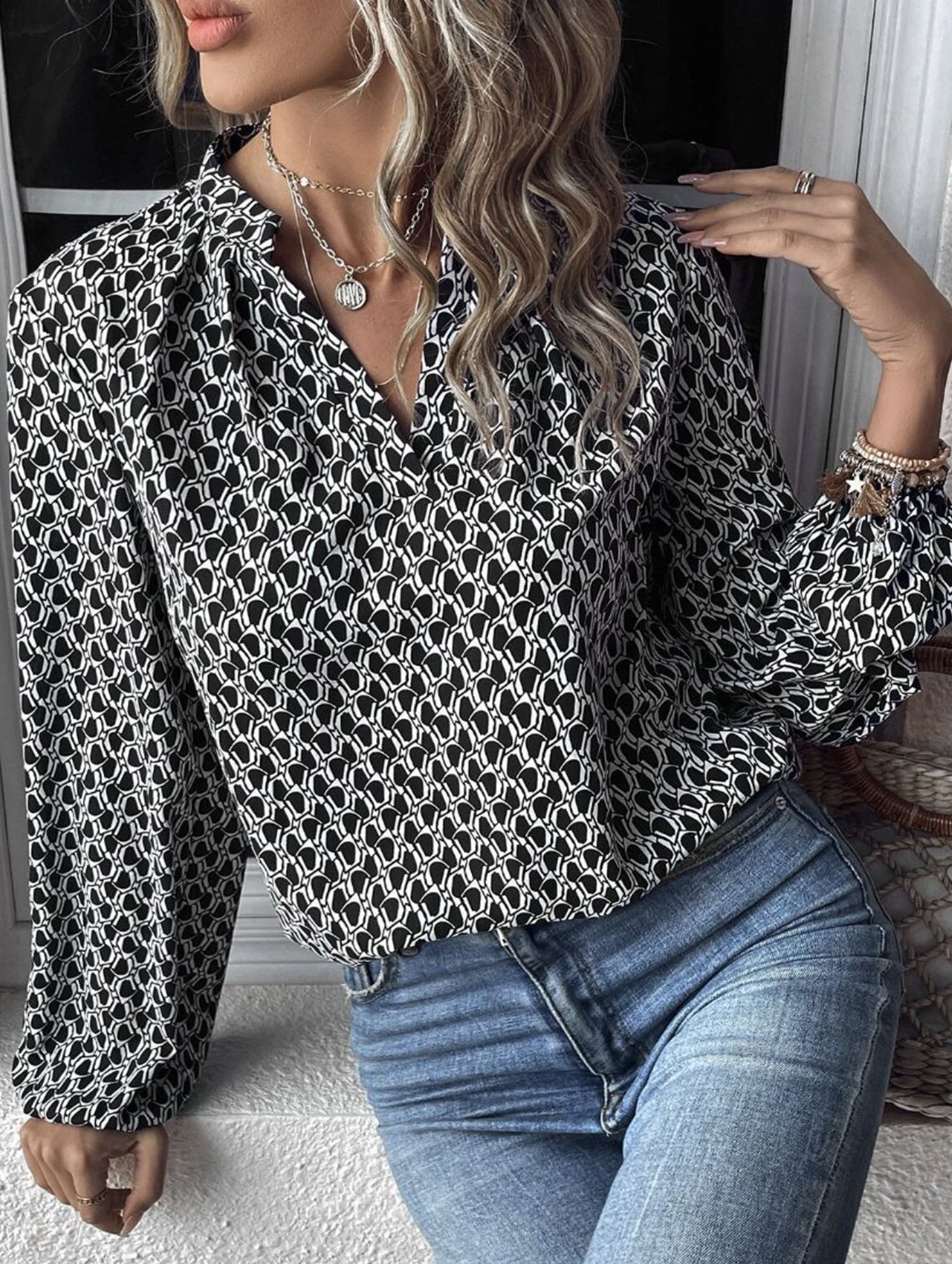 Women's pleated collar lantern sleeve shirt