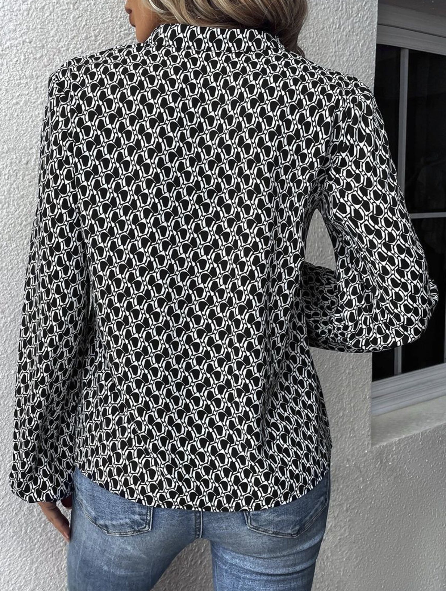 Women's pleated collar lantern sleeve shirt