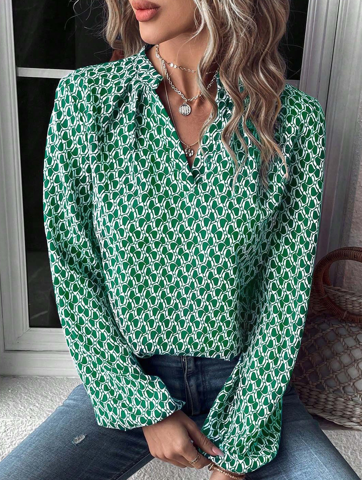 Women's pleated collar lantern sleeve shirt