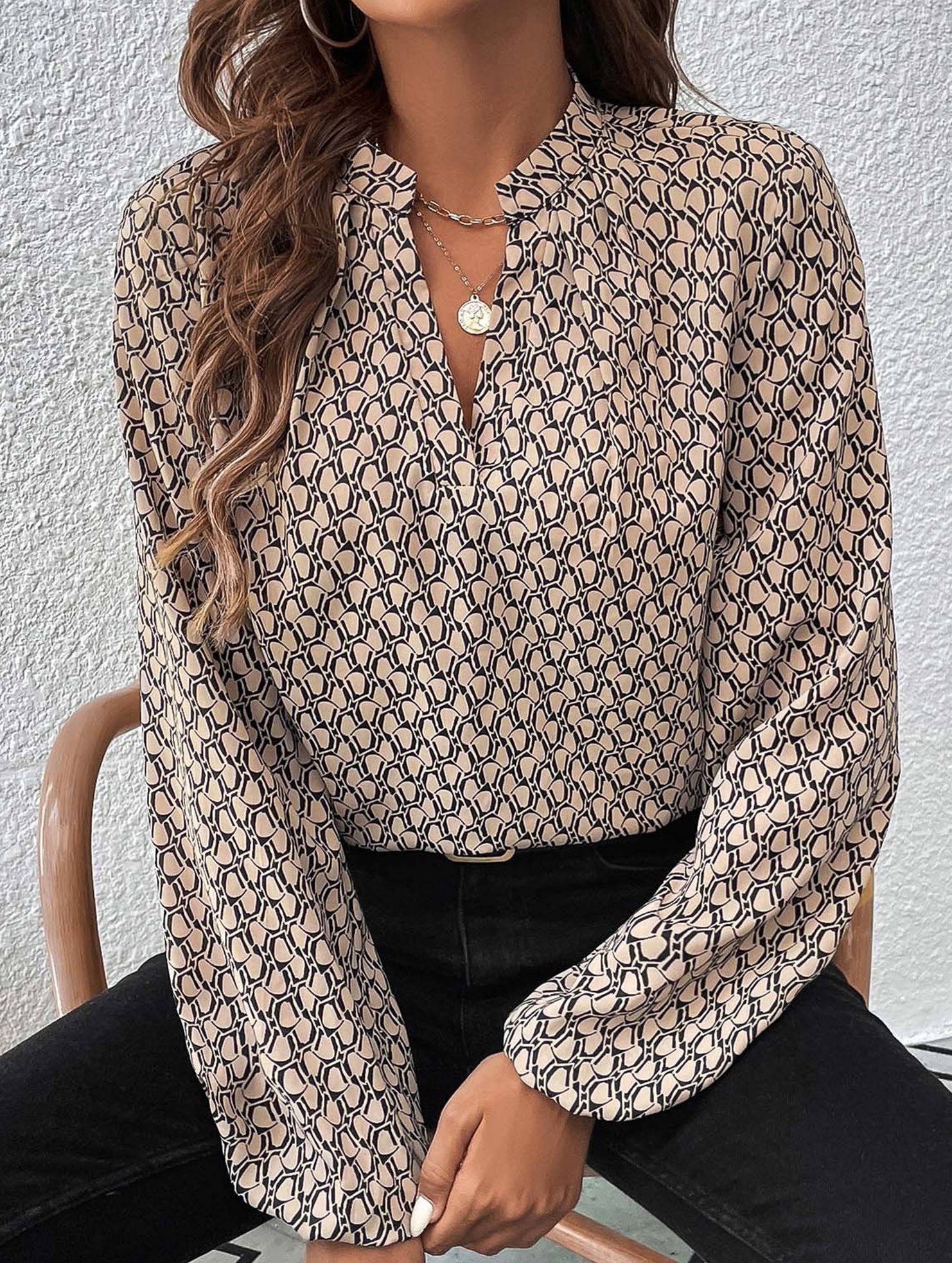 Women's pleated collar lantern sleeve shirt