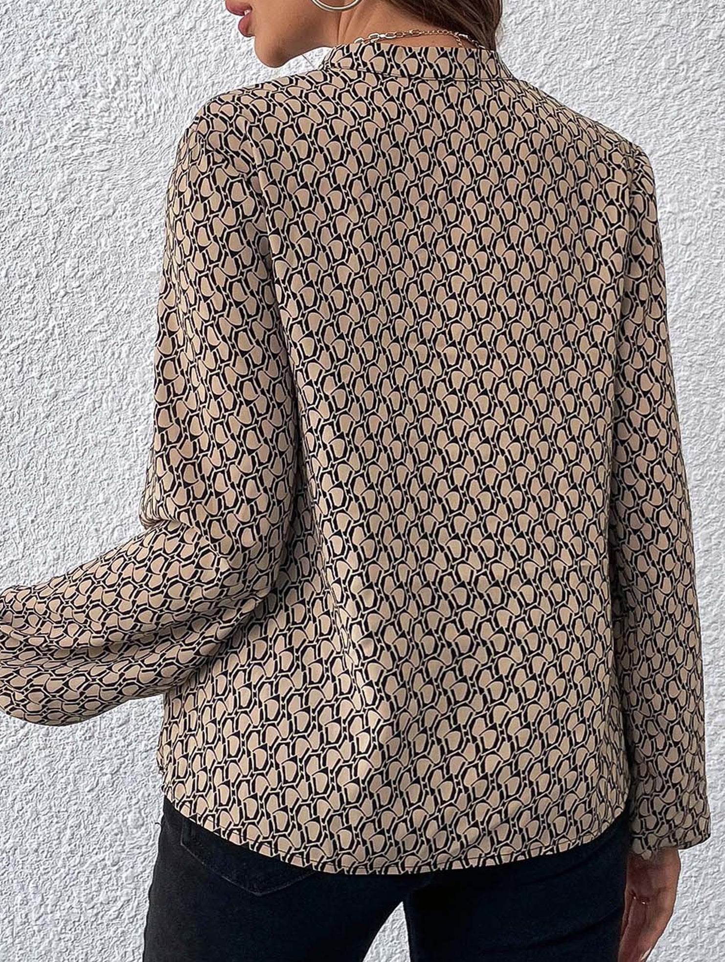 Women's pleated collar lantern sleeve shirt