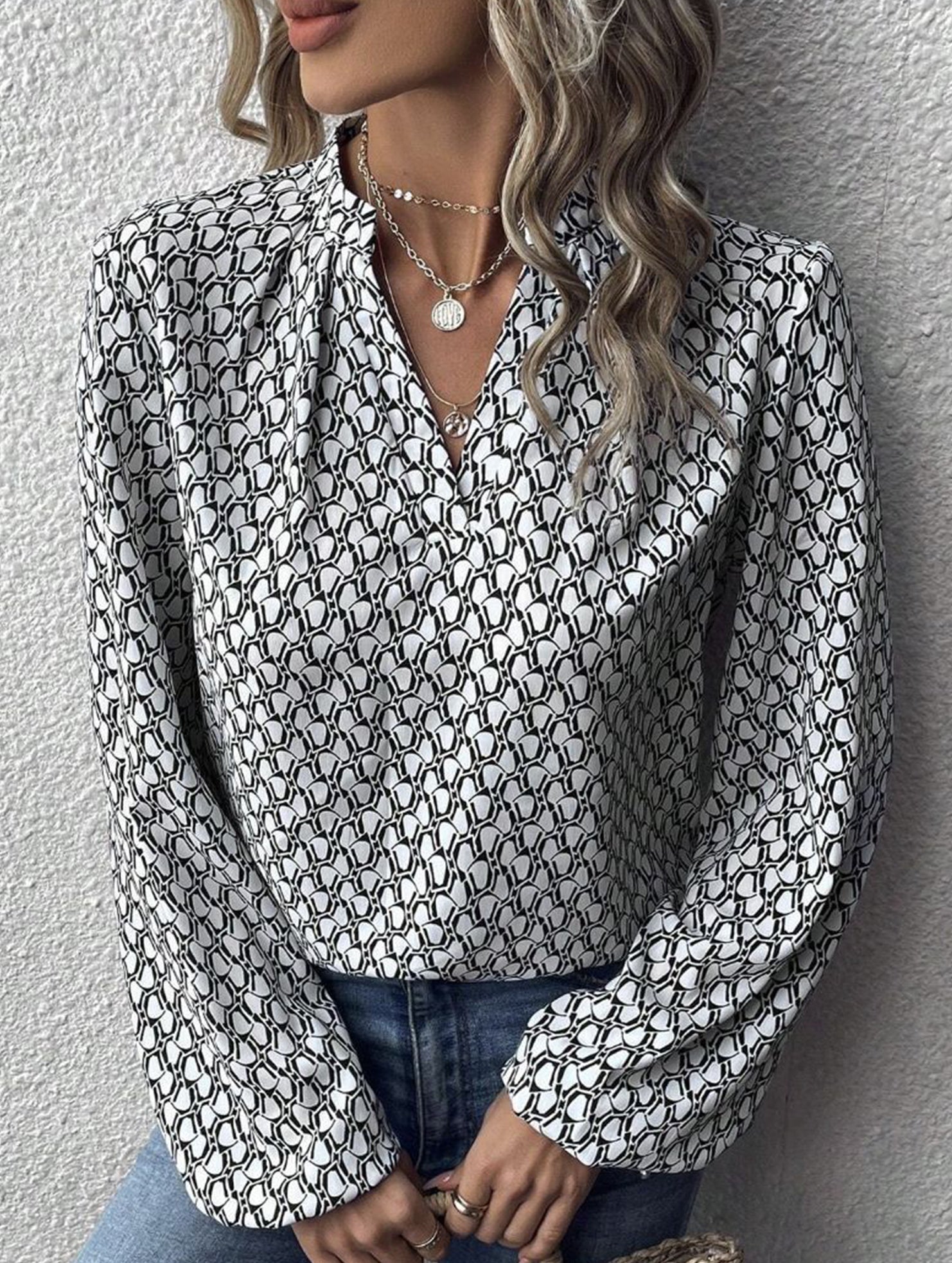 Women's pleated collar lantern sleeve shirt