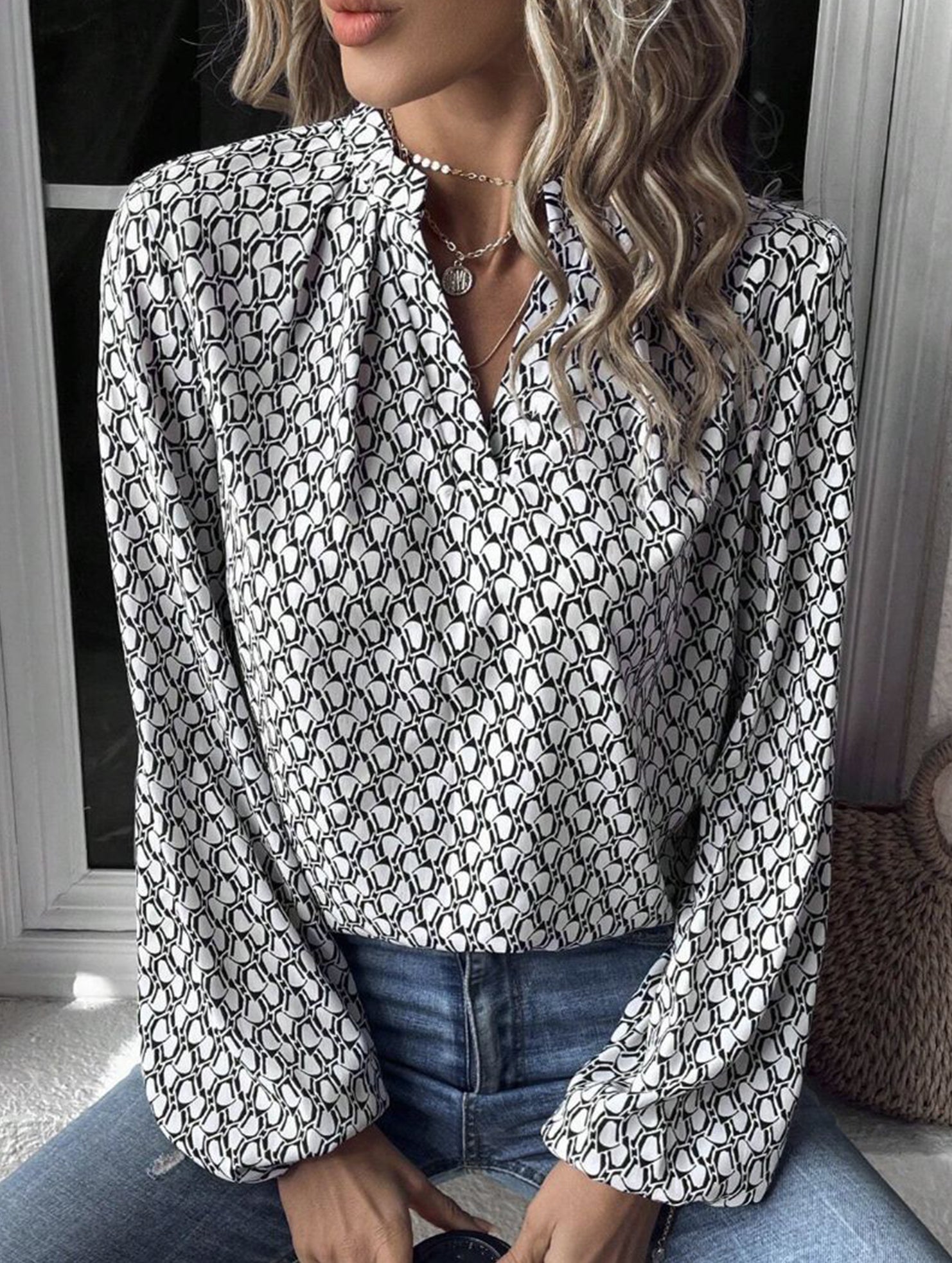 Women's pleated collar lantern sleeve shirt