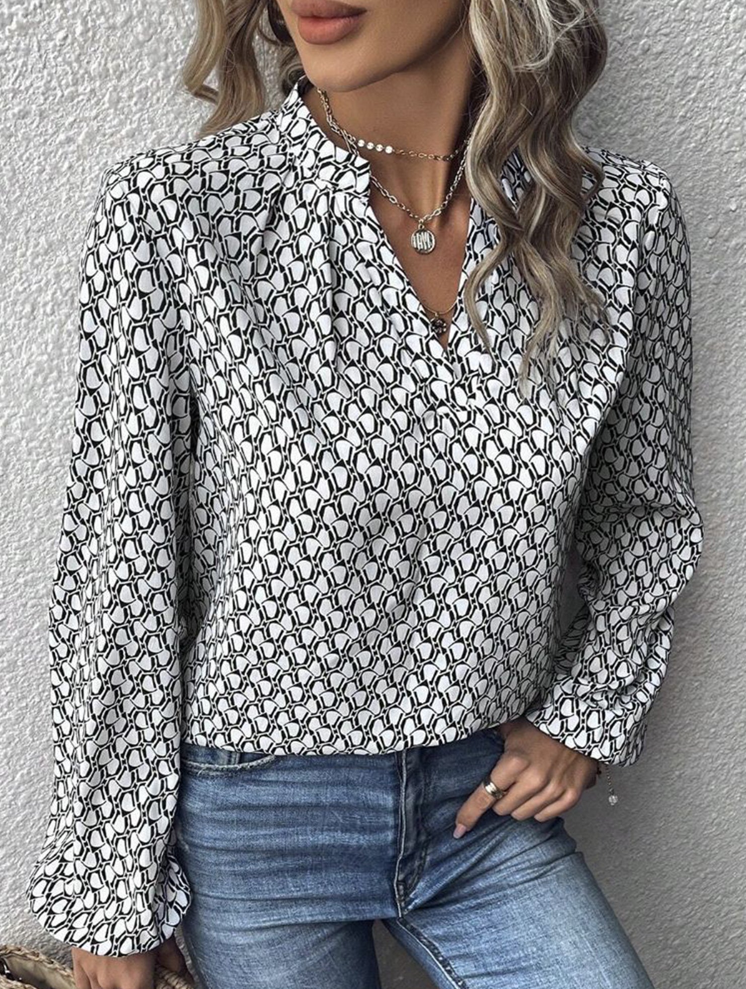 Women's pleated collar lantern sleeve shirt