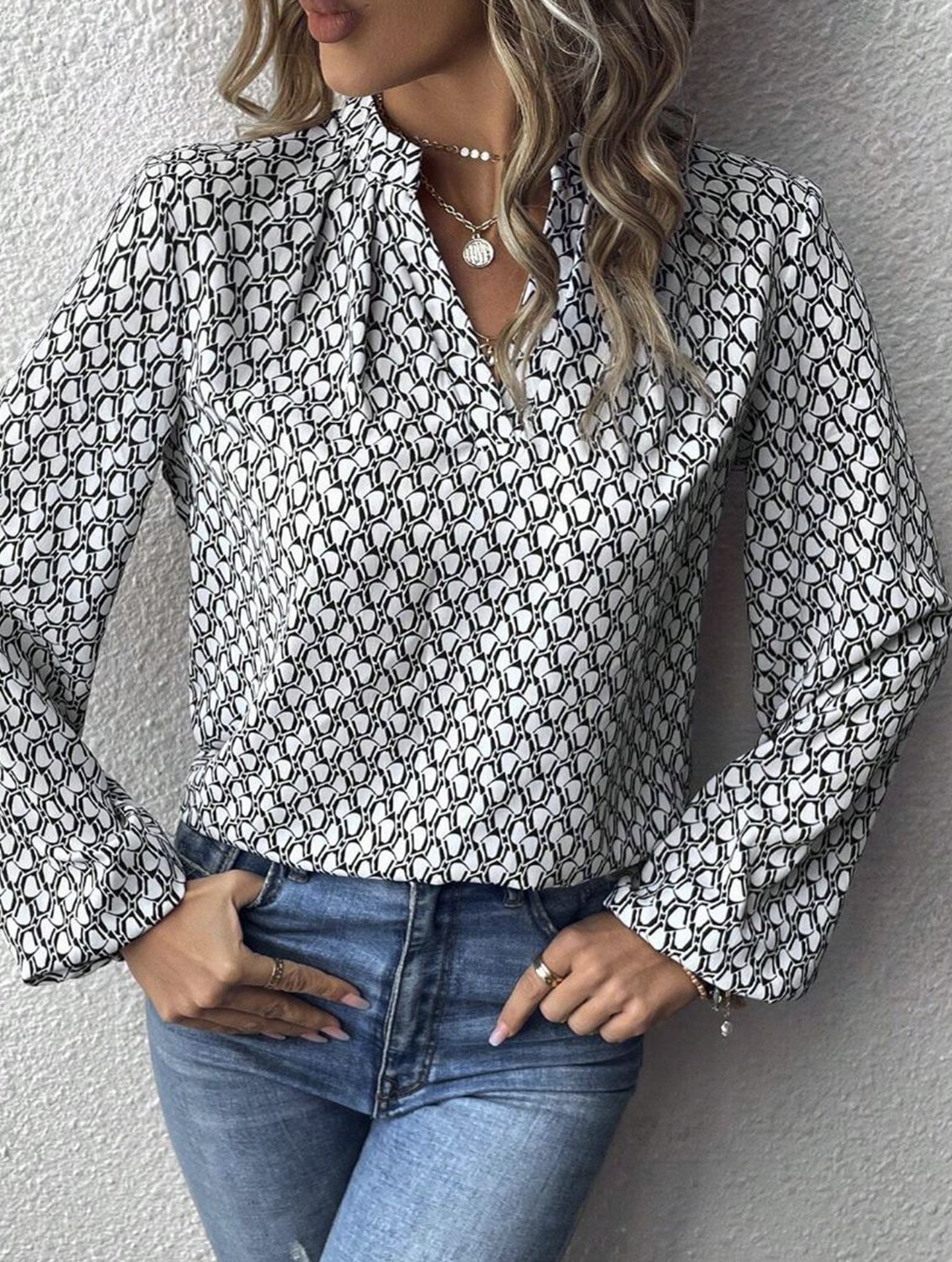 Women's pleated collar lantern sleeve shirt