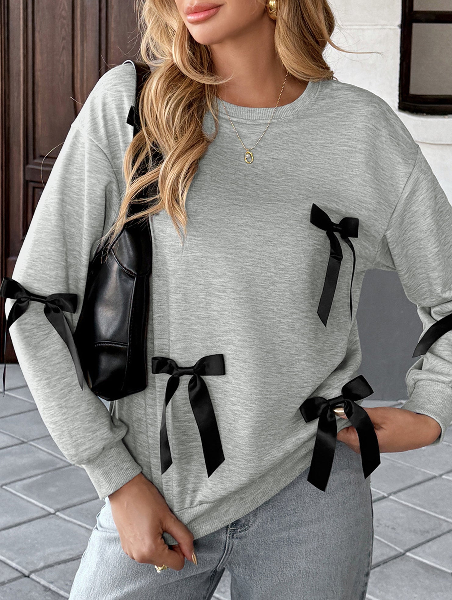 Grey bow-decorated crew neck sweatshirt
