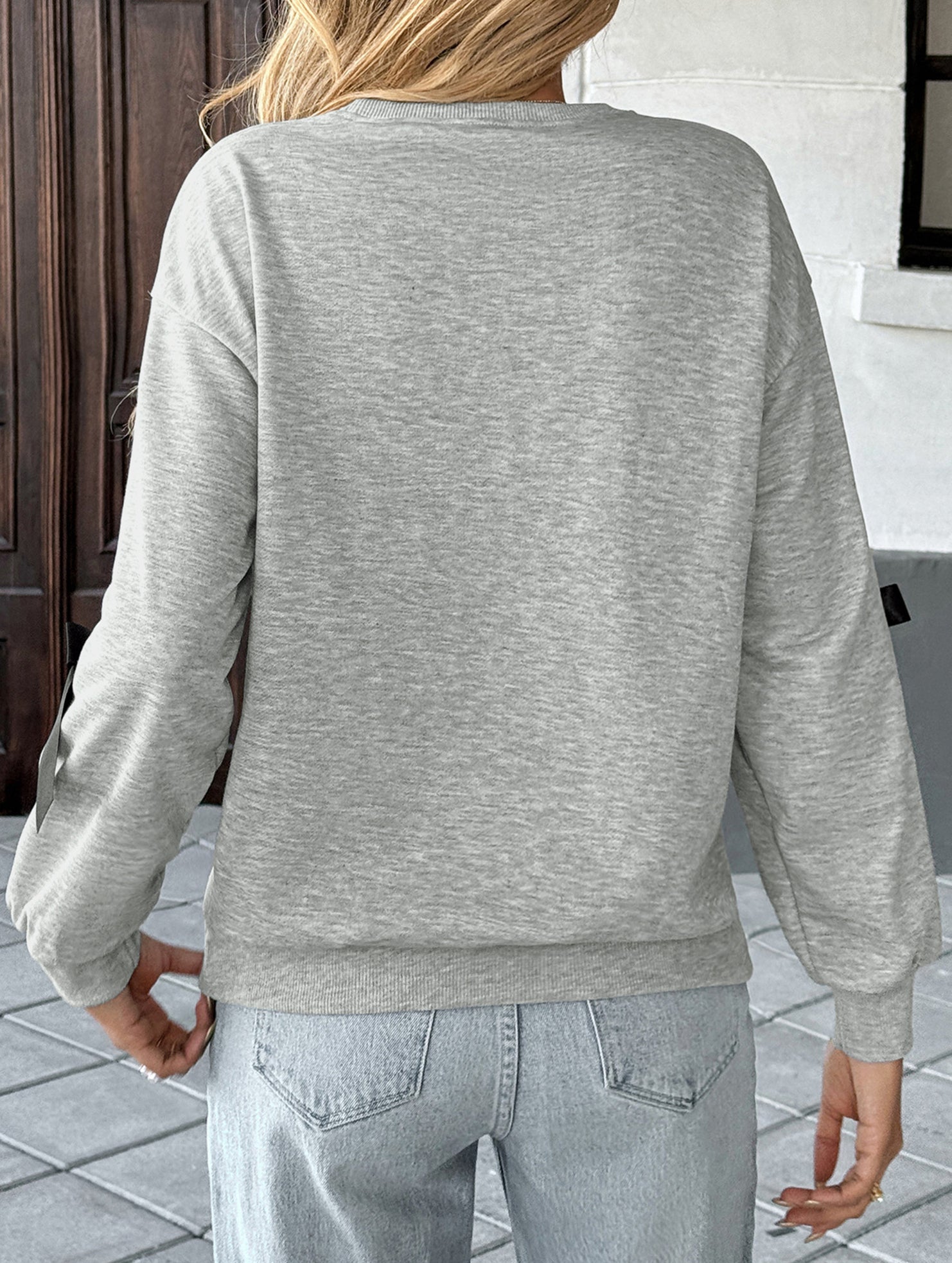 Grey bow-decorated crew neck sweatshirt