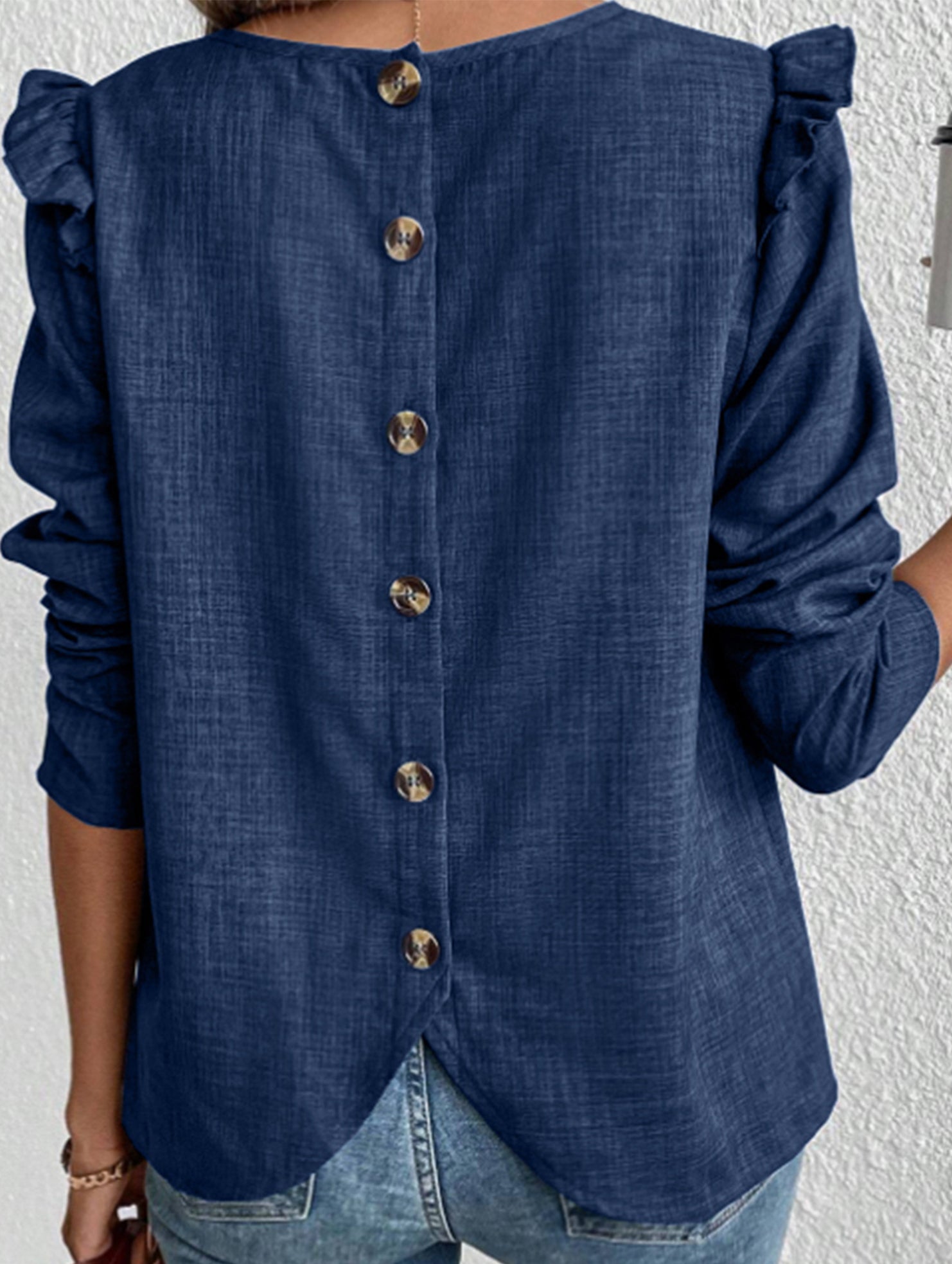 Single-breasted fashionable T-shirt with back buttons