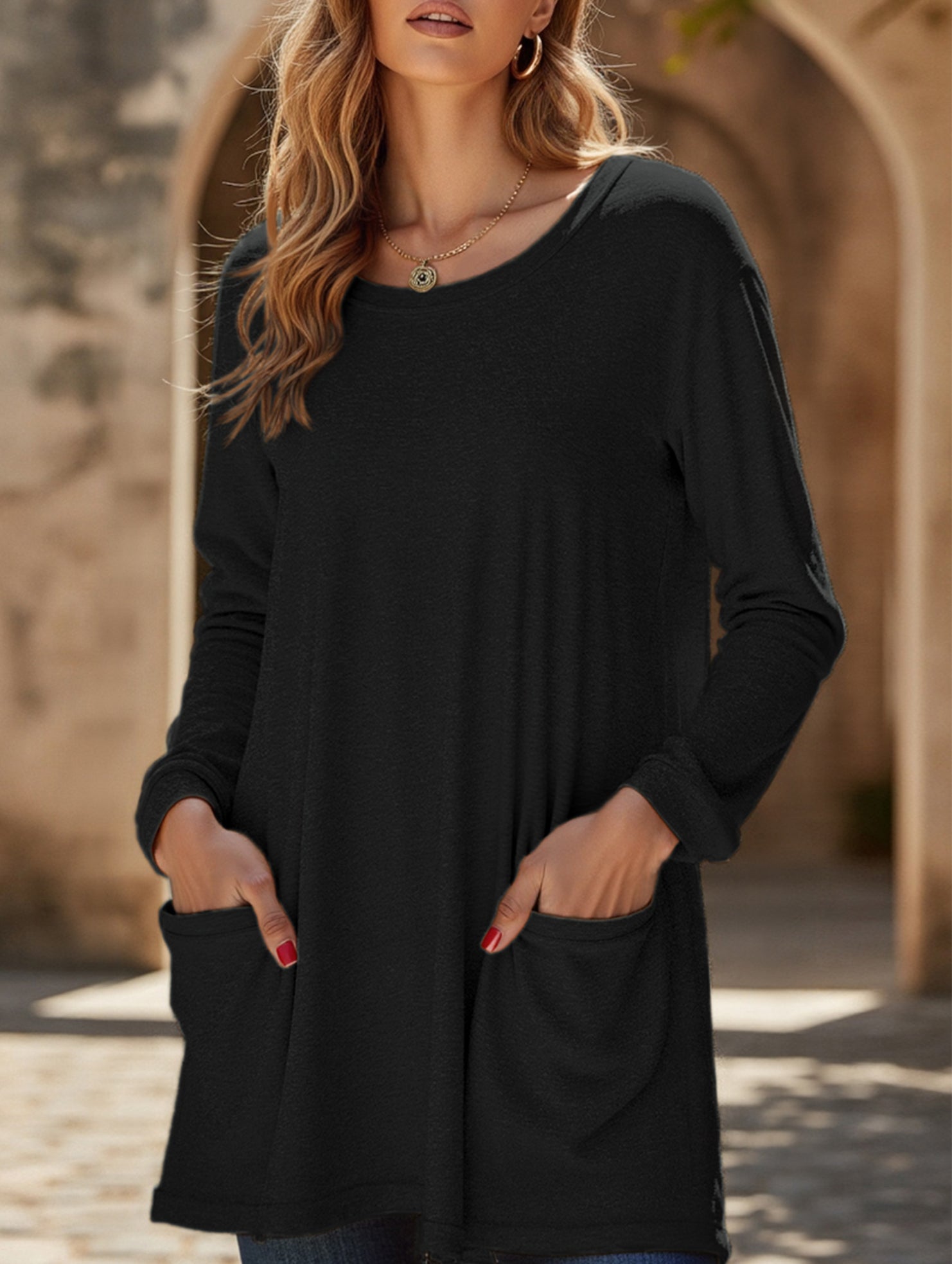 Round neck loose pocket solid color T-shirt