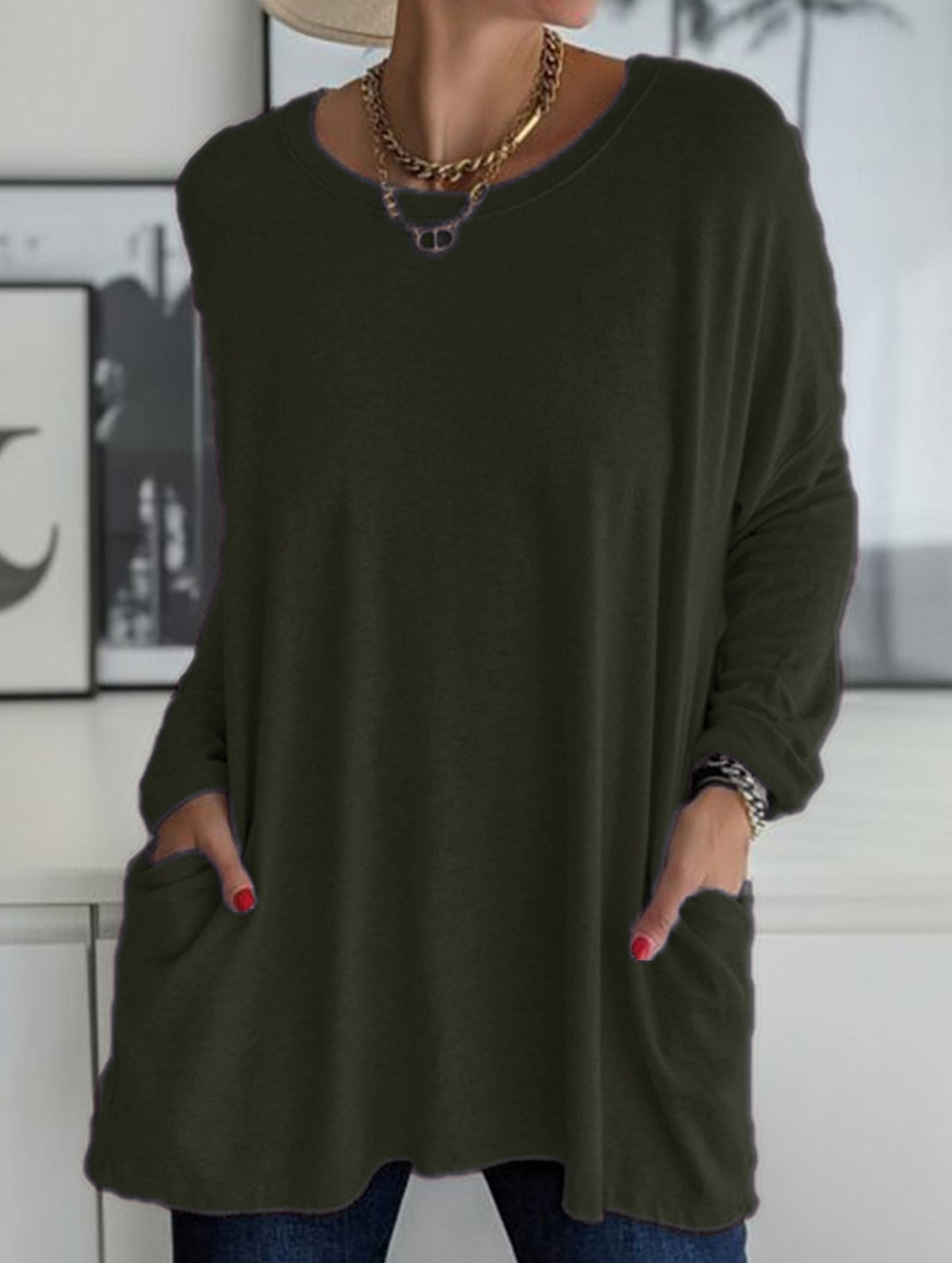 Round neck loose pocket solid color T-shirt