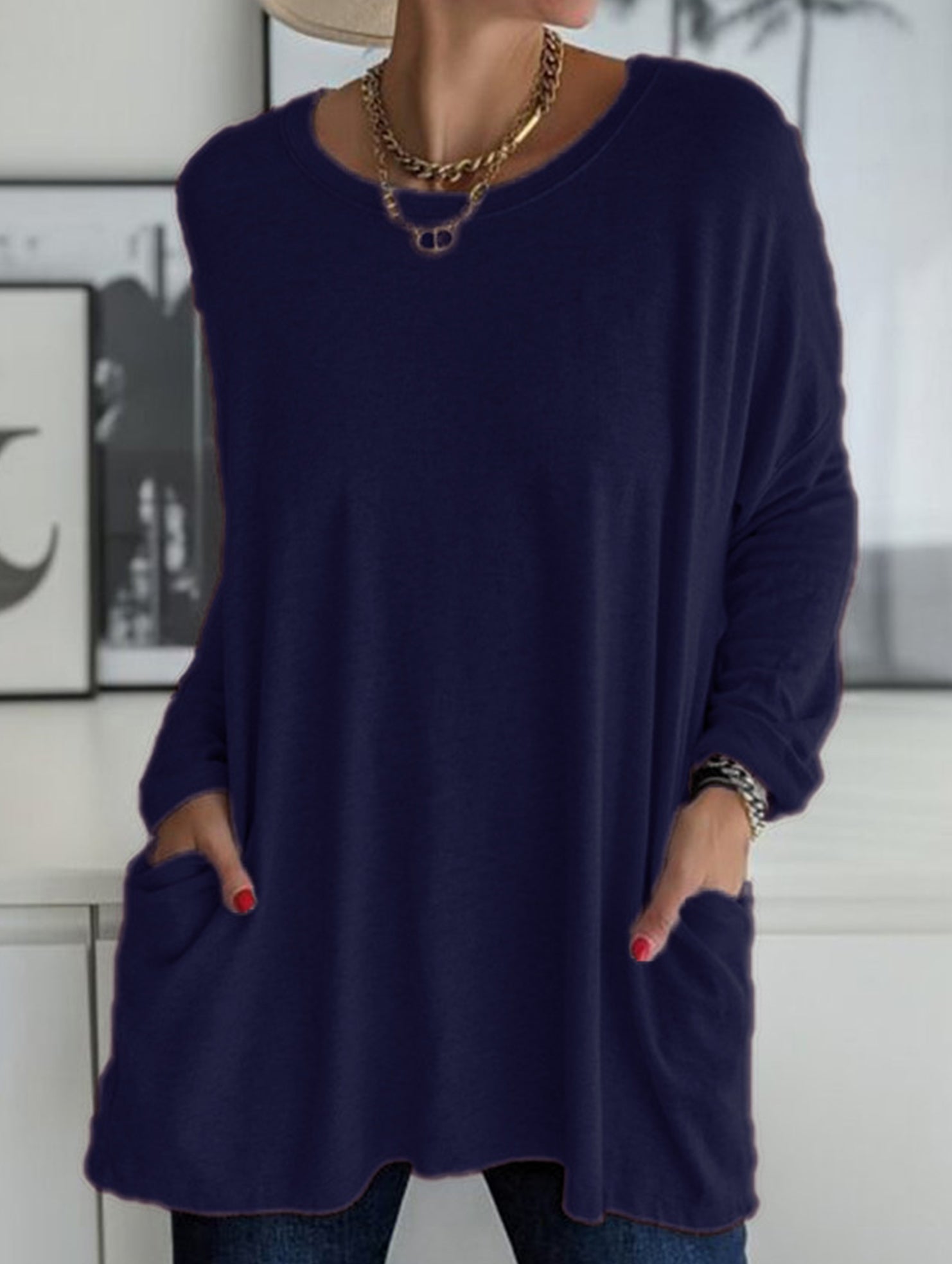 Round neck loose pocket solid color T-shirt