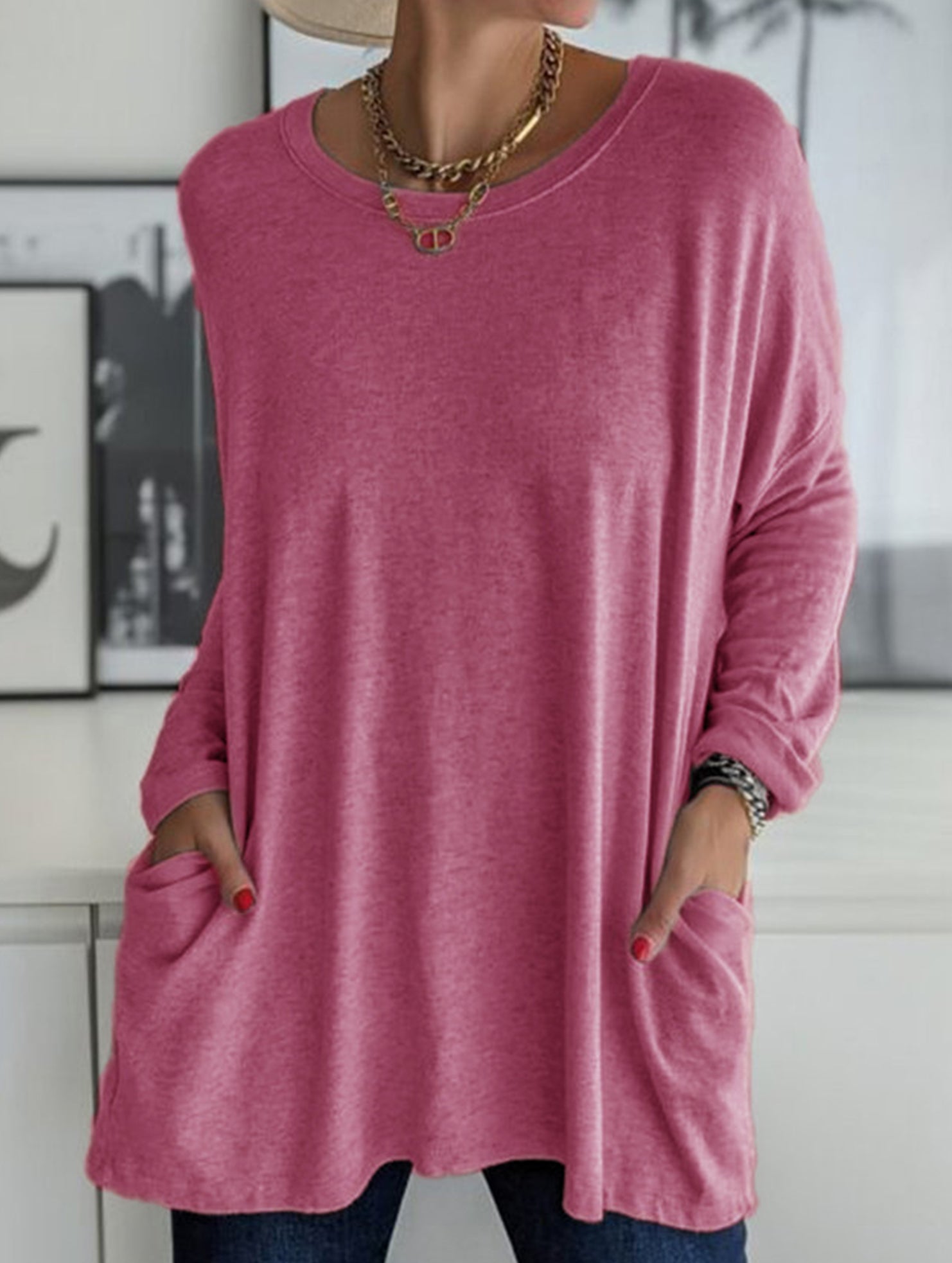 Round neck loose pocket solid color T-shirt
