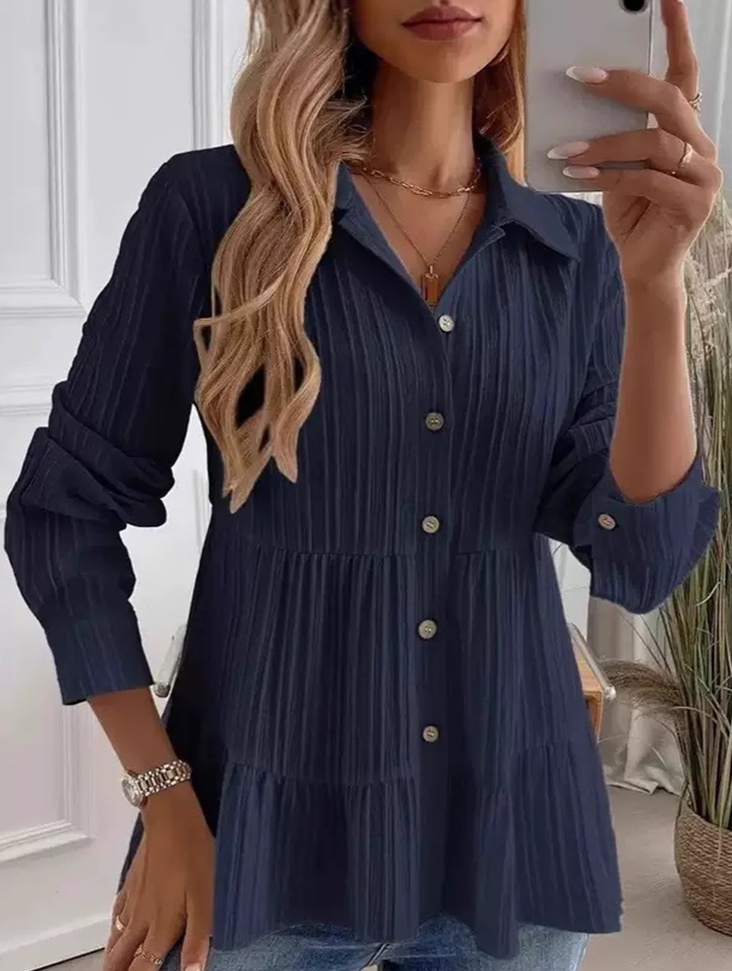 Stylish and comfortable long-sleeved shirt