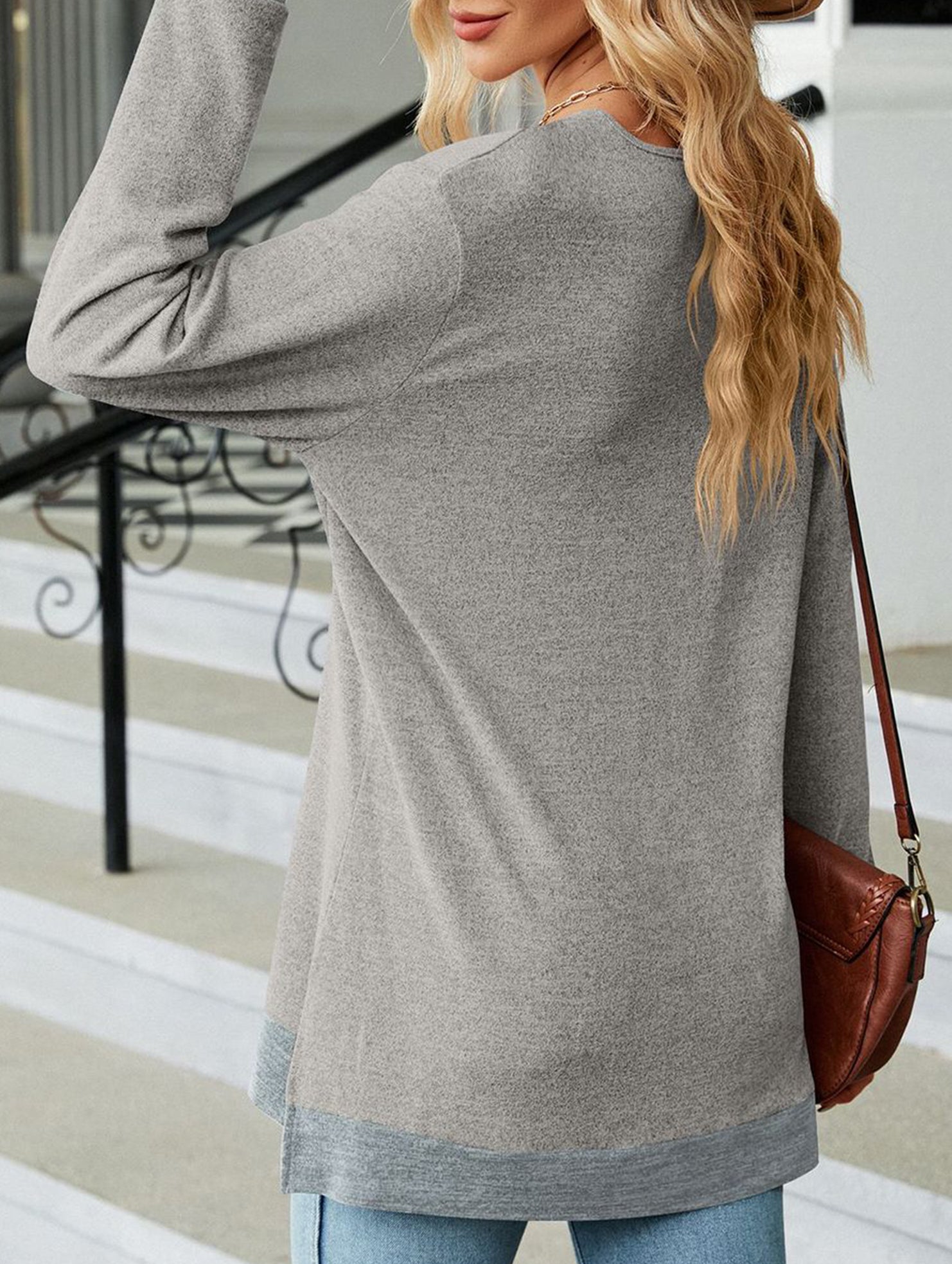 Lace V-neck slit loose long-sleeved T-shirt