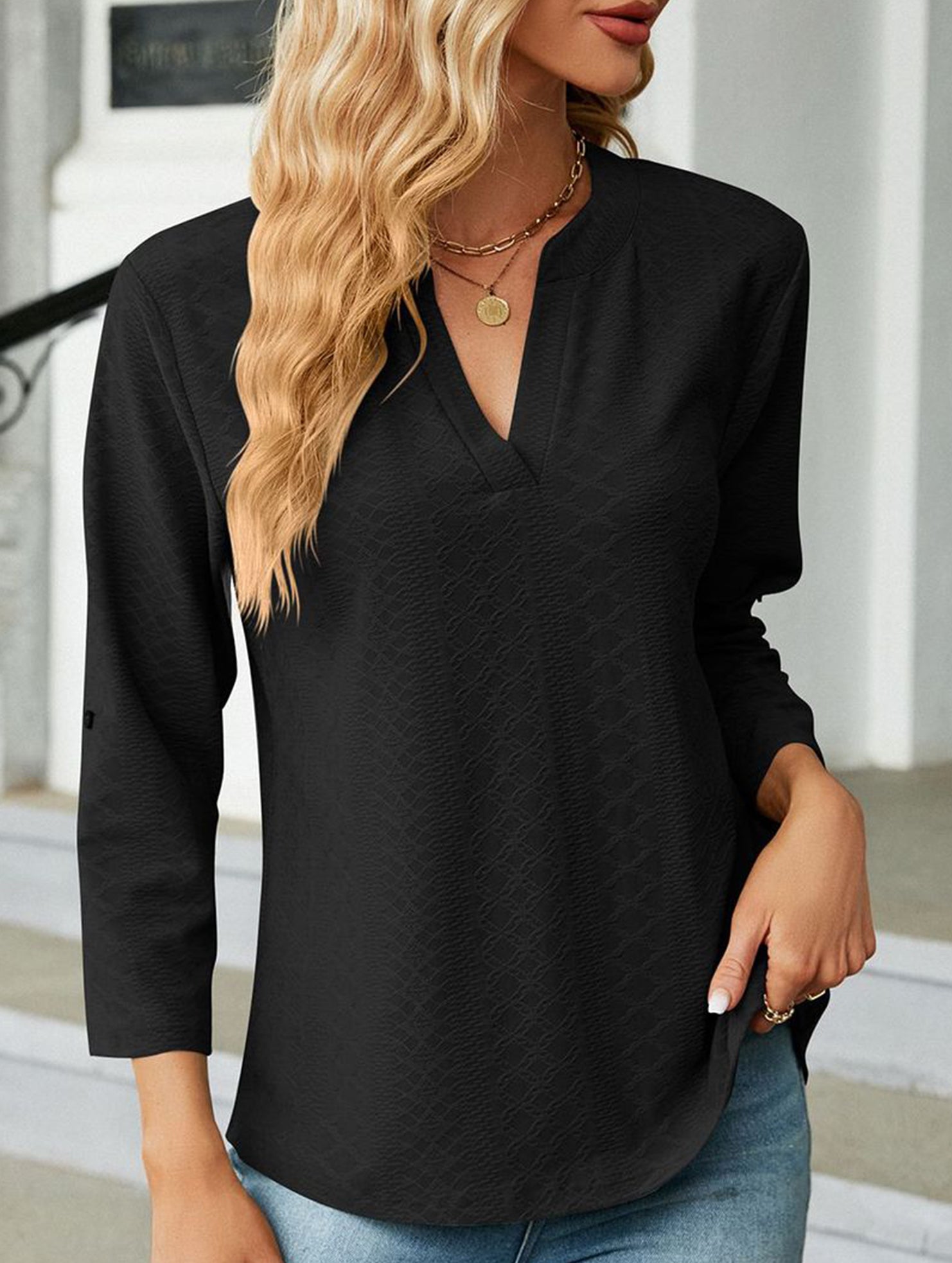 V-neck three-quarter sleeve button loose T-shirt