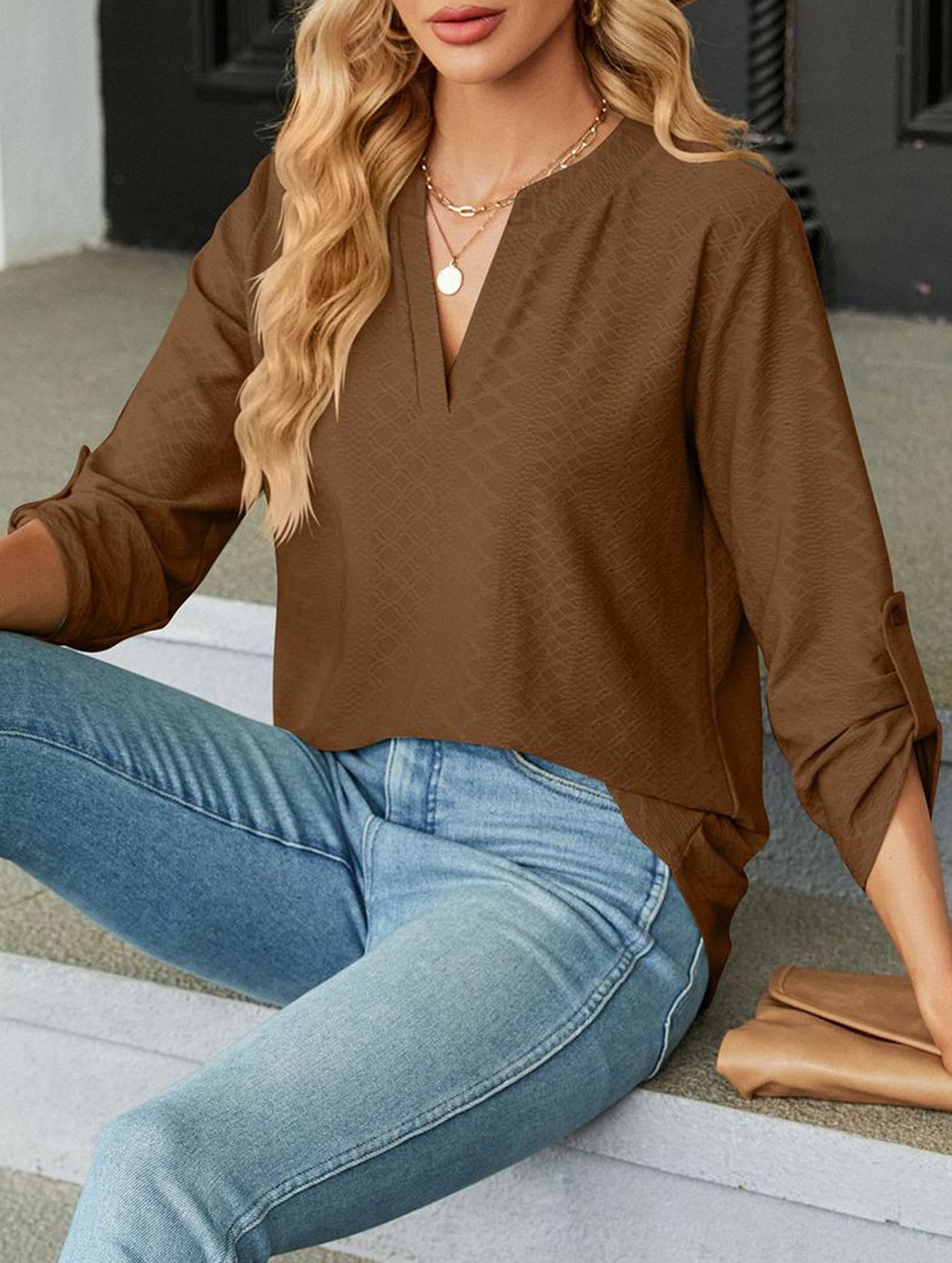 V-neck three-quarter sleeve button loose T-shirt