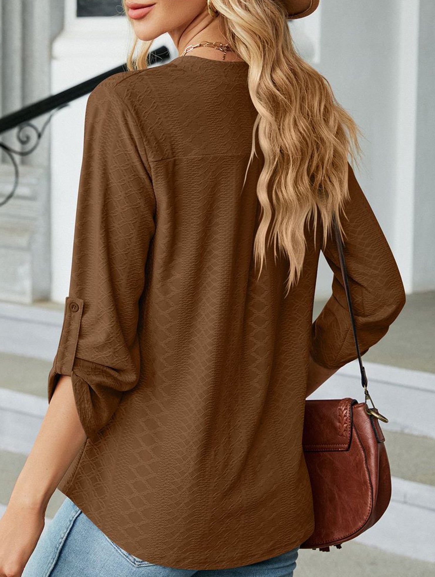 V-neck three-quarter sleeve button loose T-shirt