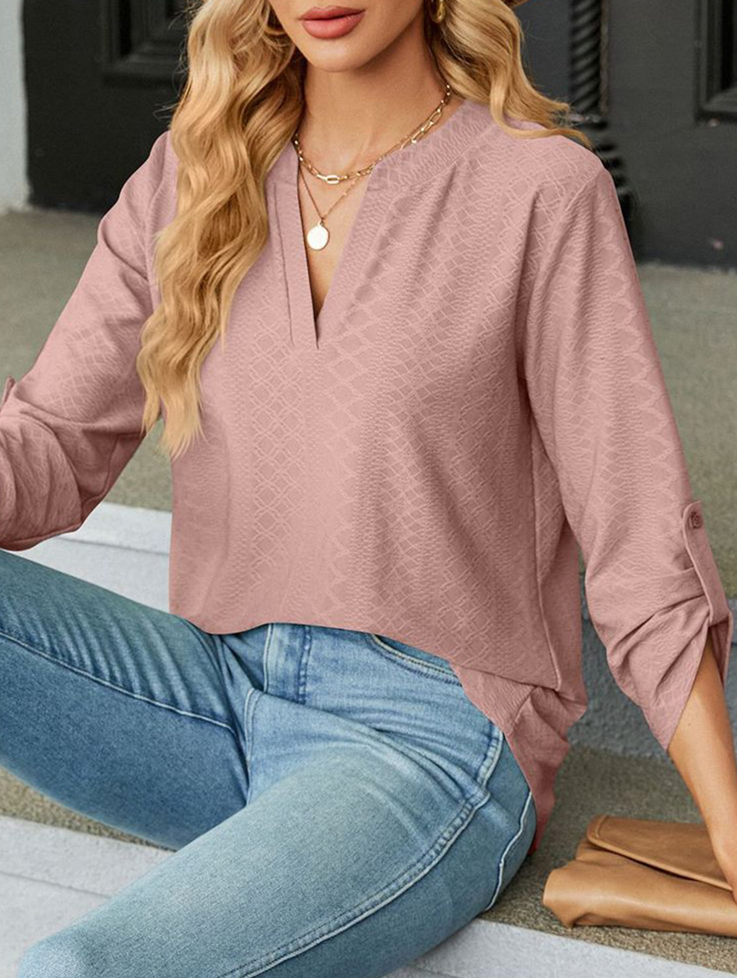 V-neck three-quarter sleeve button loose T-shirt