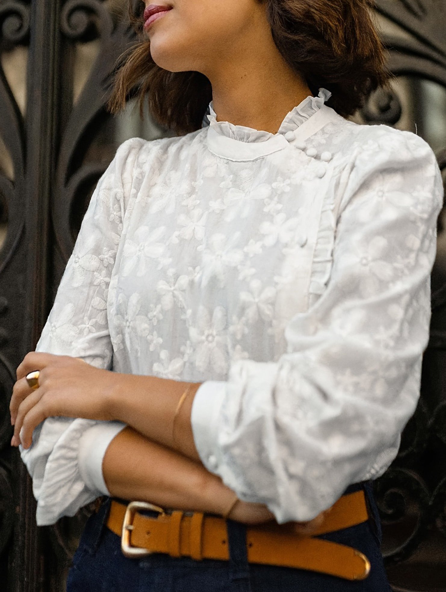 Round neck puff sleeve button embroidered shirt