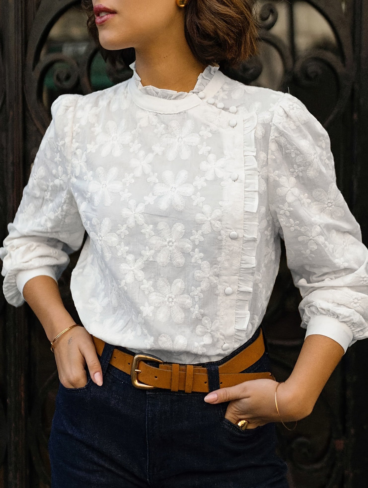 Round neck puff sleeve button embroidered shirt