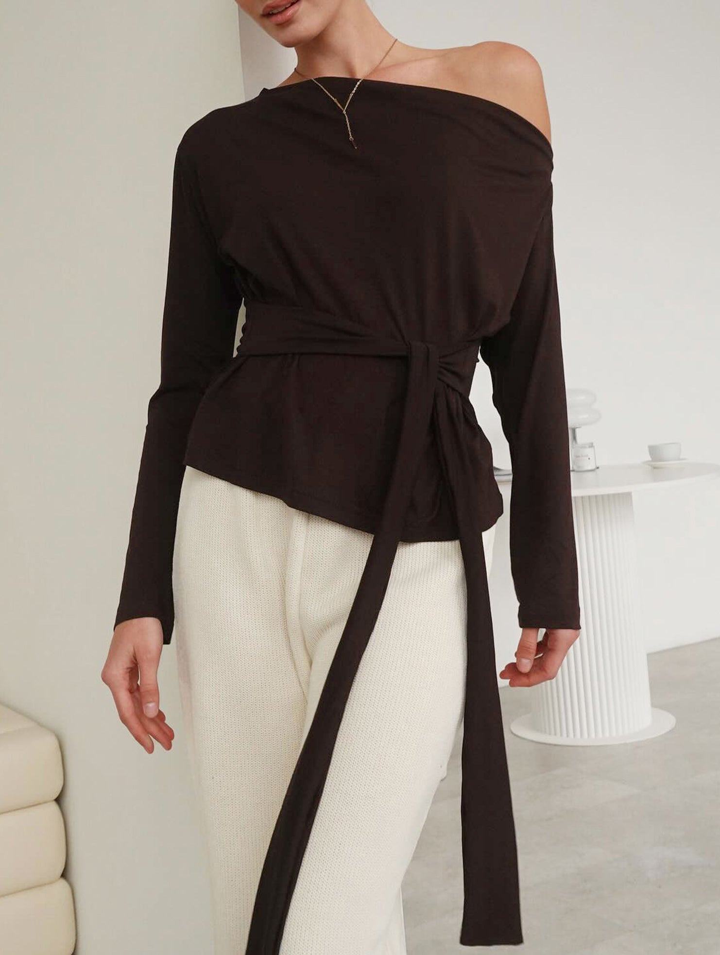 Sexy off-the-shoulder fitted waist top with straps